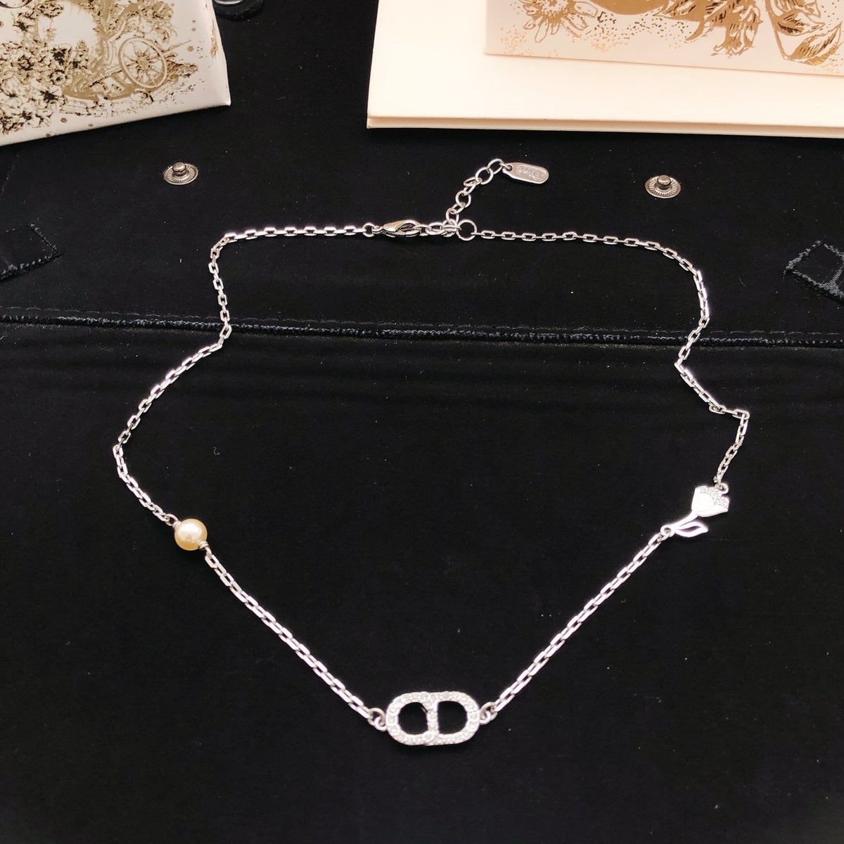Floral Motif Pendant Necklace in Polished Metal-Tone – Design 001 side detail
