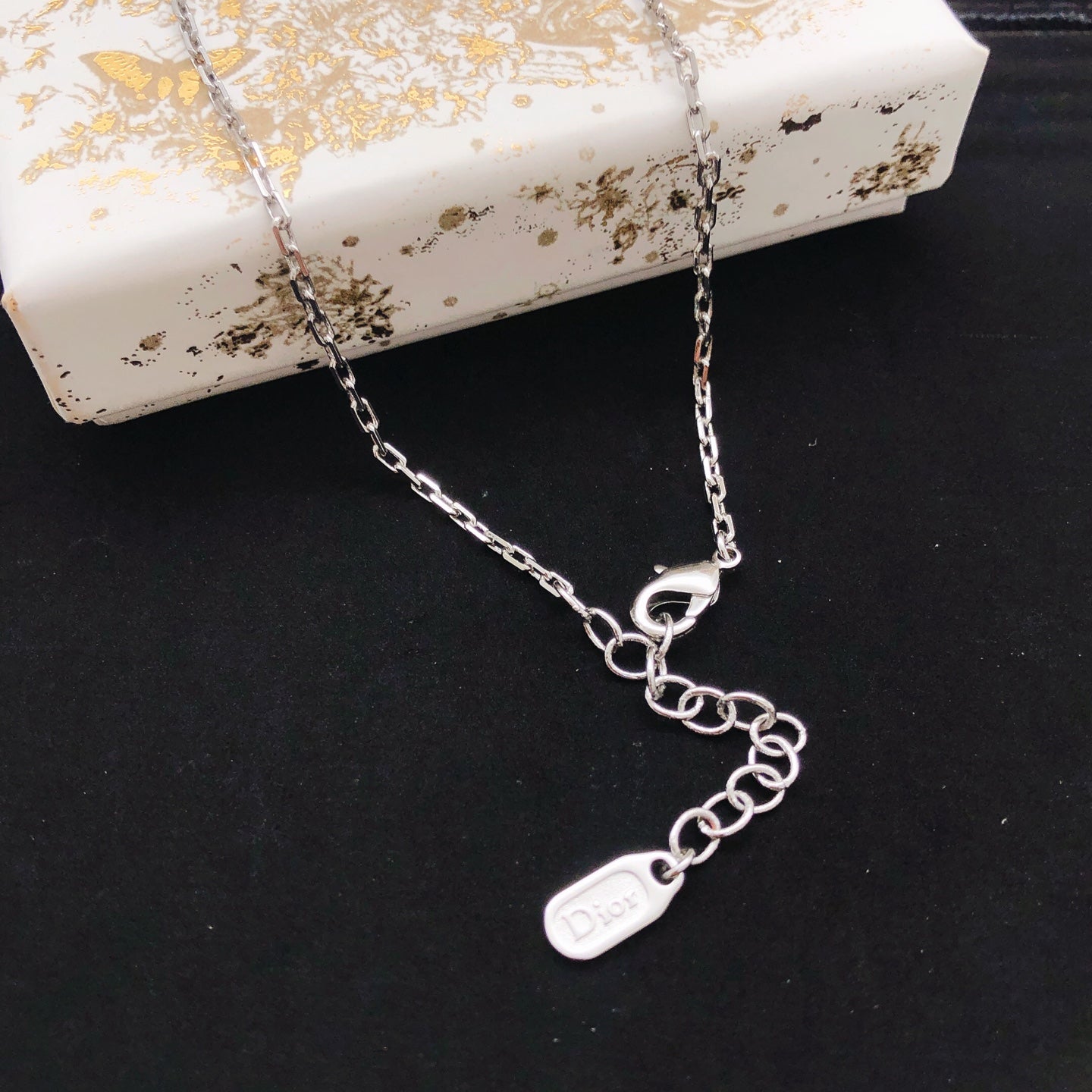 Floral Motif Pendant Necklace in Polished Metal-Tone – Design 001 detail view