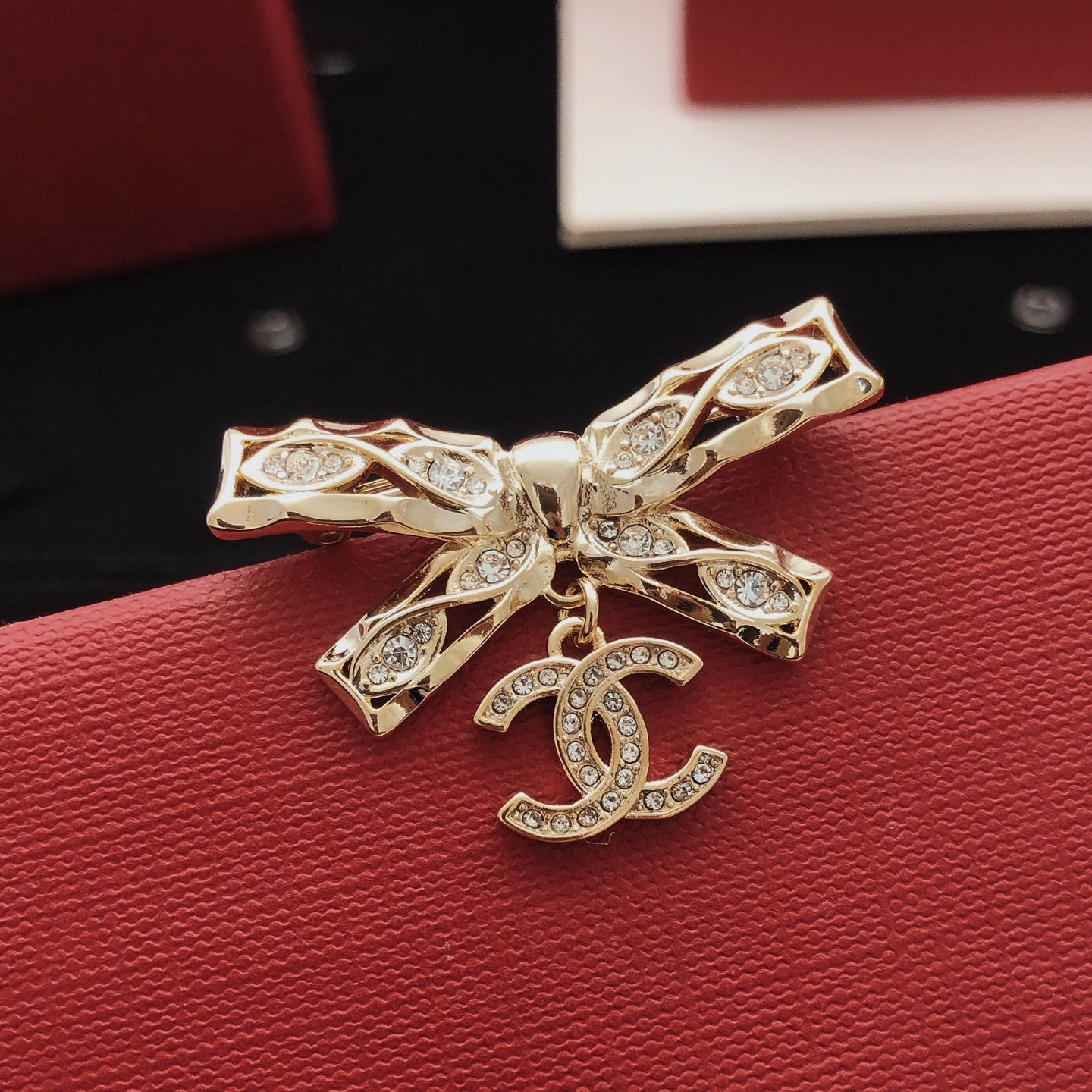 Bow Brooch in Gold-Tone – Design 001 main product view