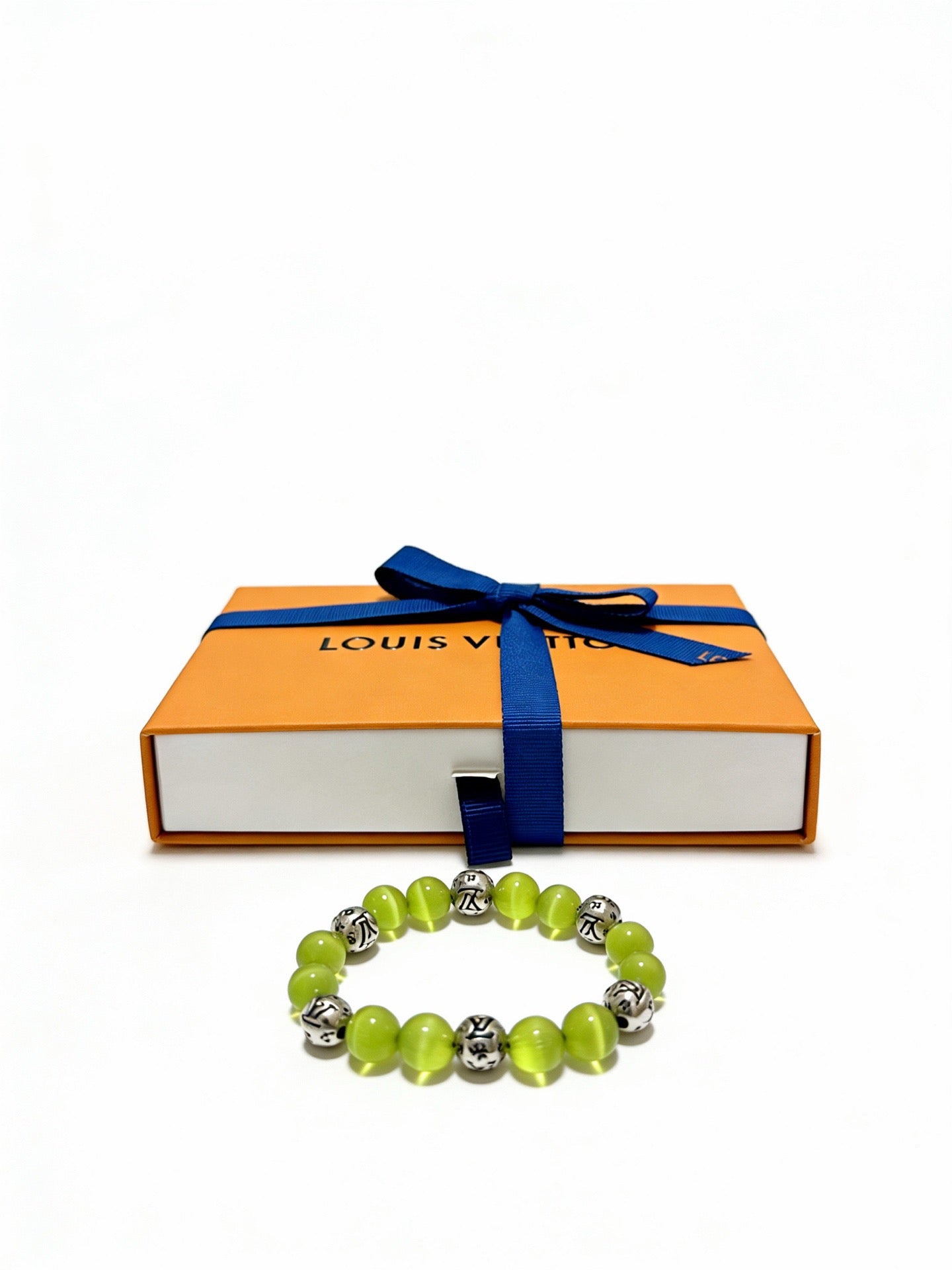 Geometric Emblem Bracelet in Silver-Tone – Design 026 side detail