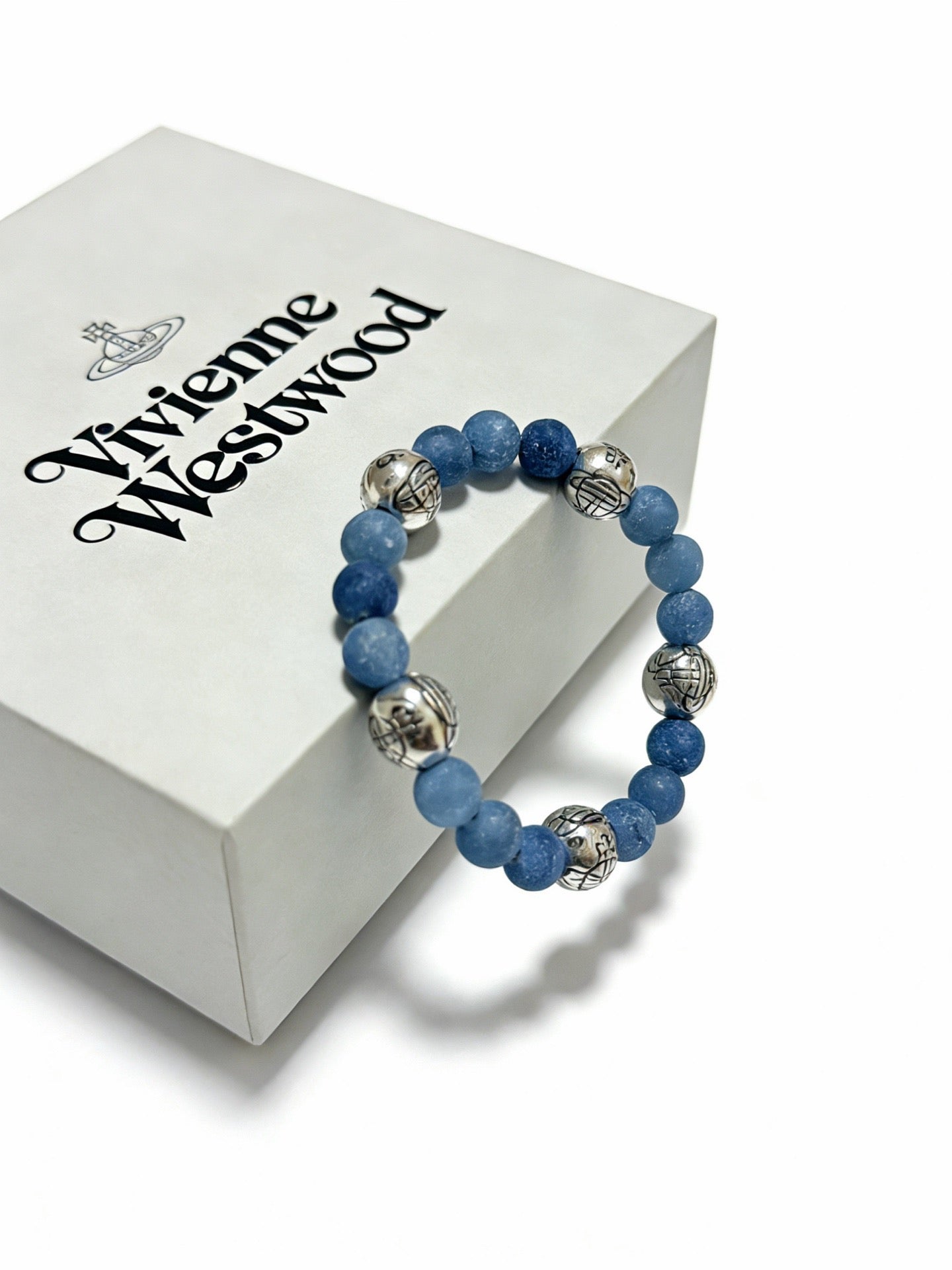 Orb-Inspired Emblem Bracelet in Silver-Tone – Vintage Detail – Design 015 detail view