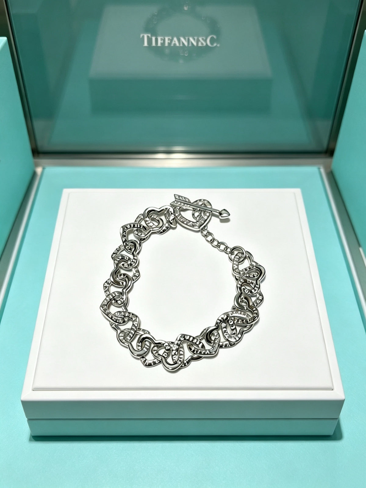 Signature Motif Bracelet in Silver-Tone – Vintage Detail – Design 78 close-up detail