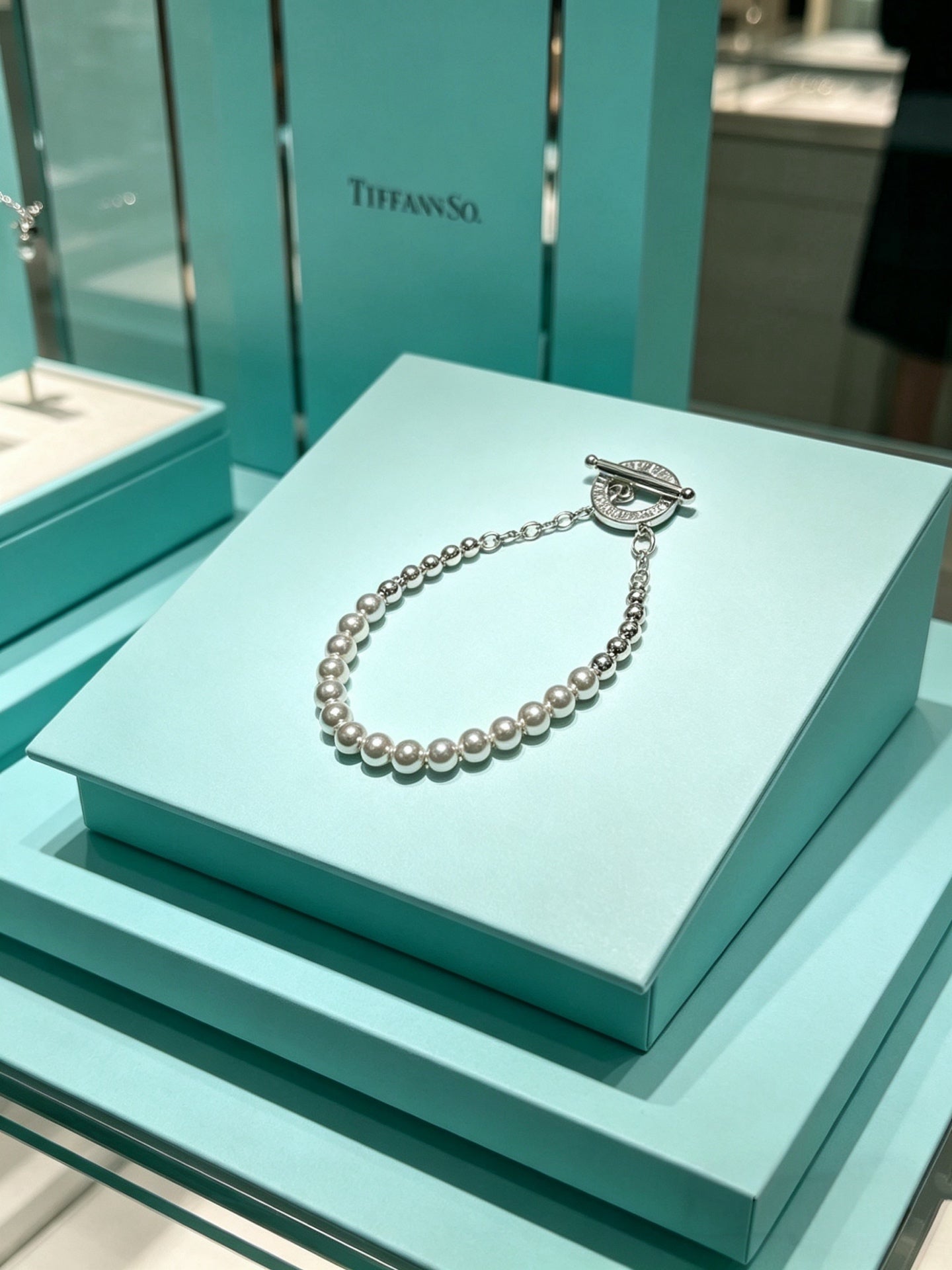 Signature Motif Bracelet in Silver-Tone – Vintage Detail – Design 77 detail view