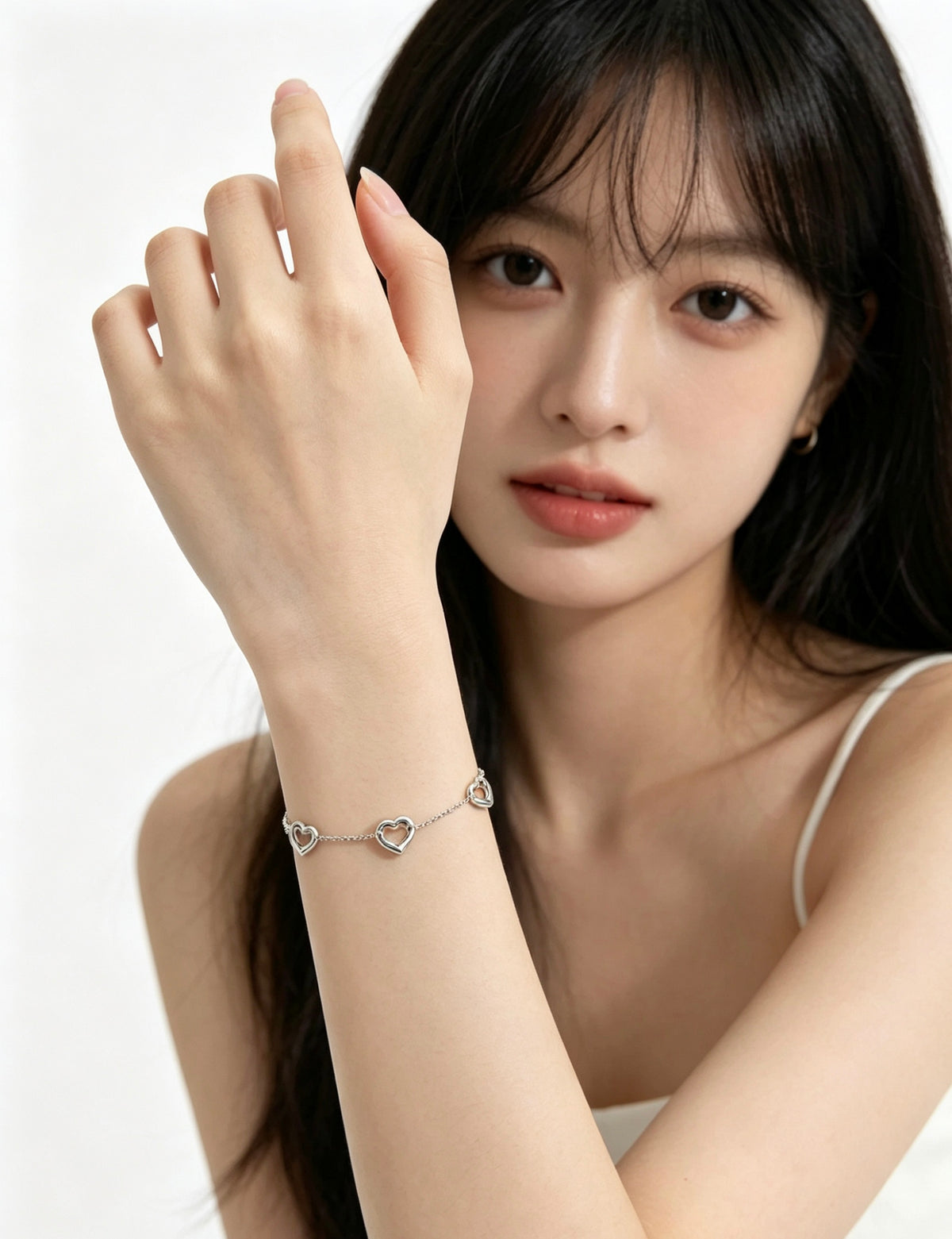 Signature Motif Bracelet in Silver-Tone – Vintage Detail – Design 75 close-up detail