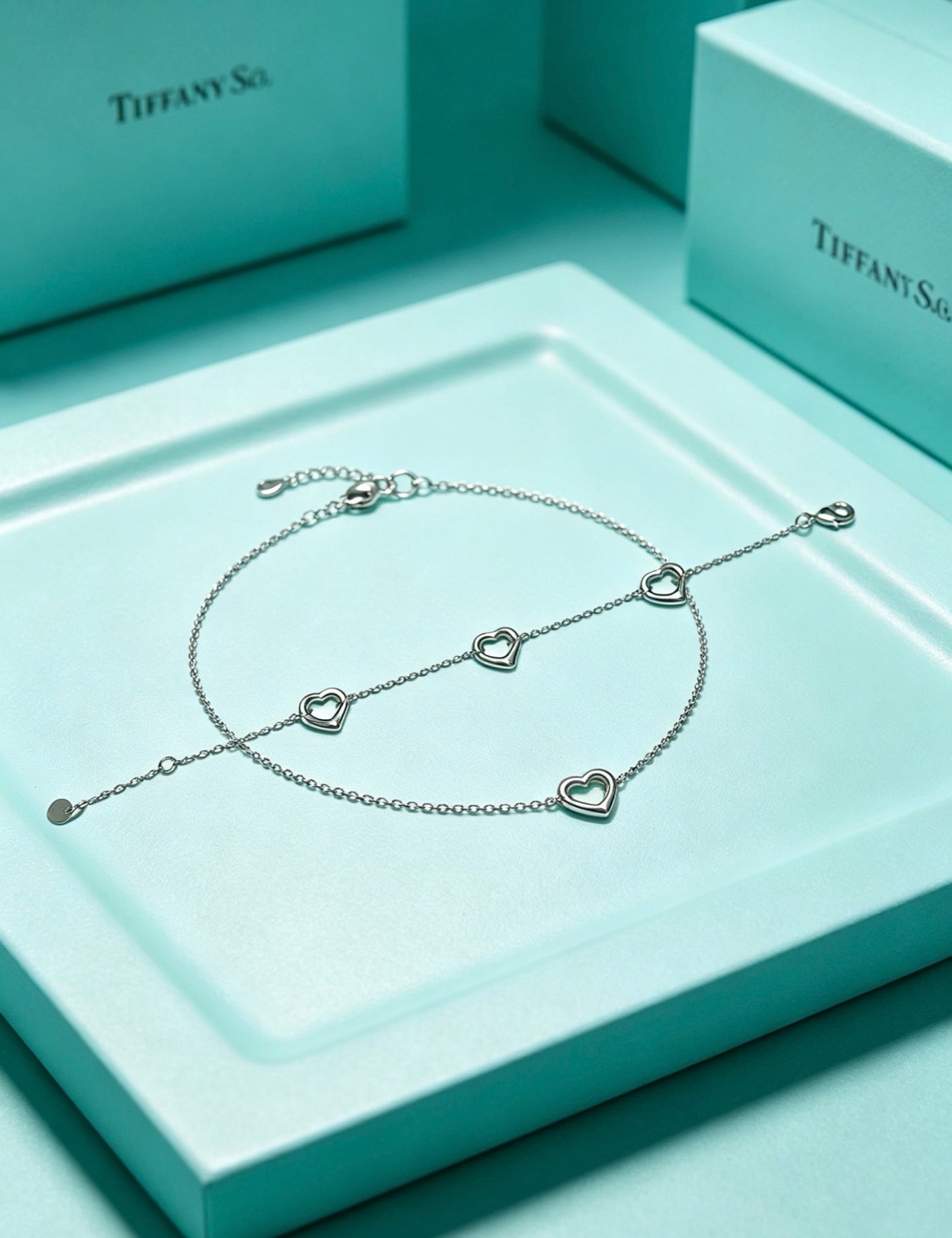 Signature Motif Bracelet in Silver-Tone – Vintage Detail – Design 75 main product view