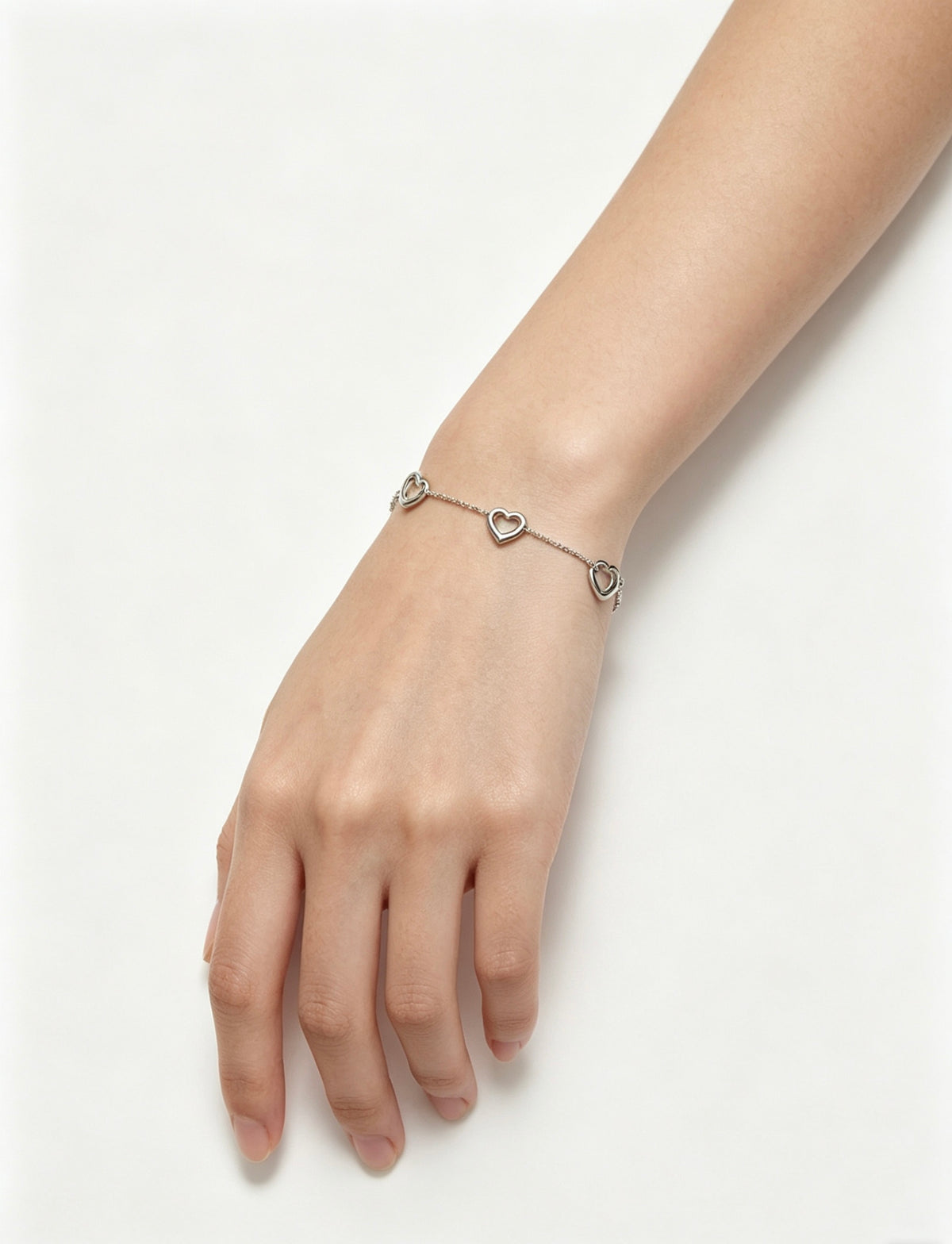Signature Motif Bracelet in Silver-Tone – Vintage Detail – Design 75 side detail