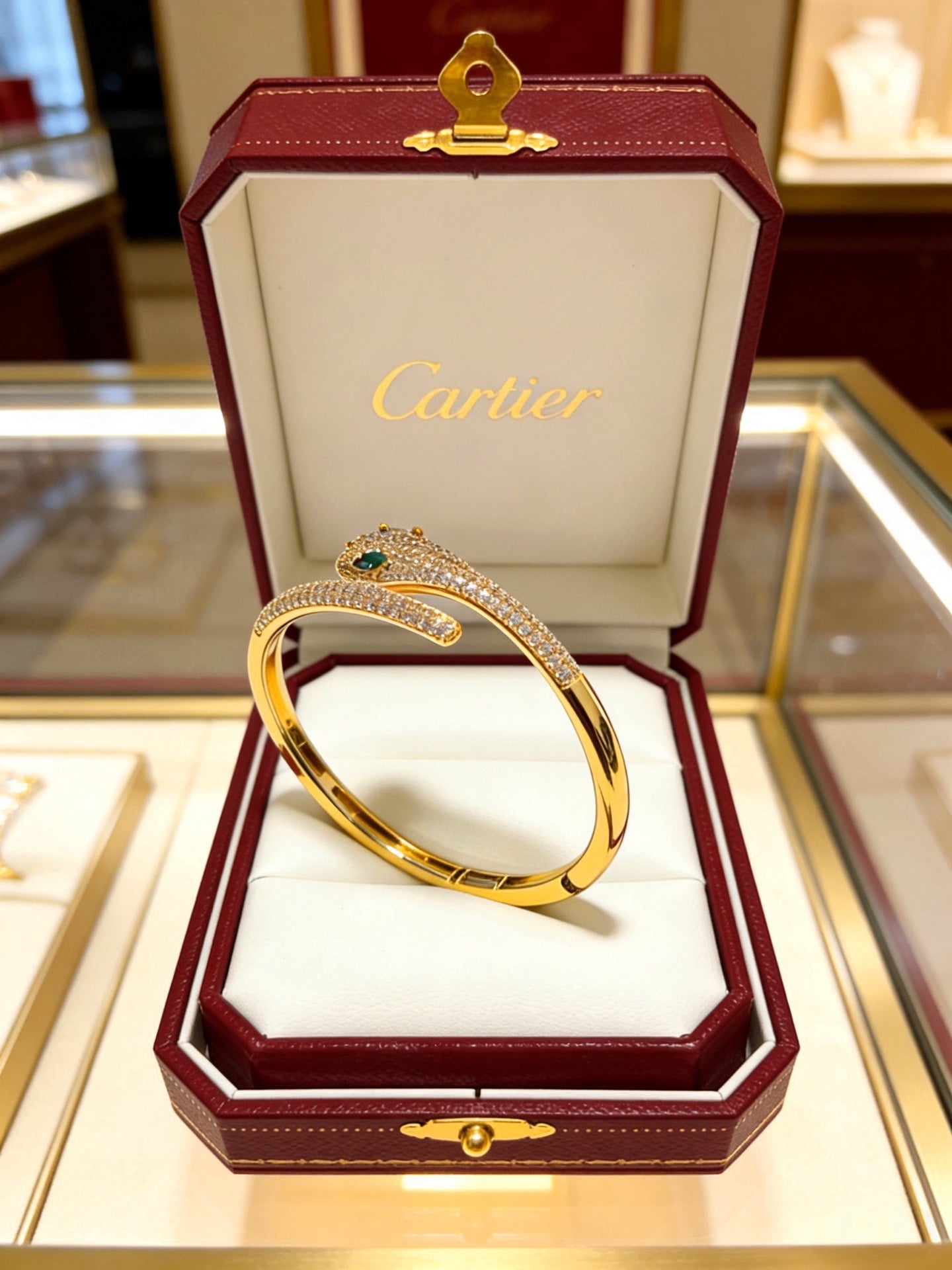 Sculptural Statement Bracelet in Gold-Tone – Design 190 close-up detail