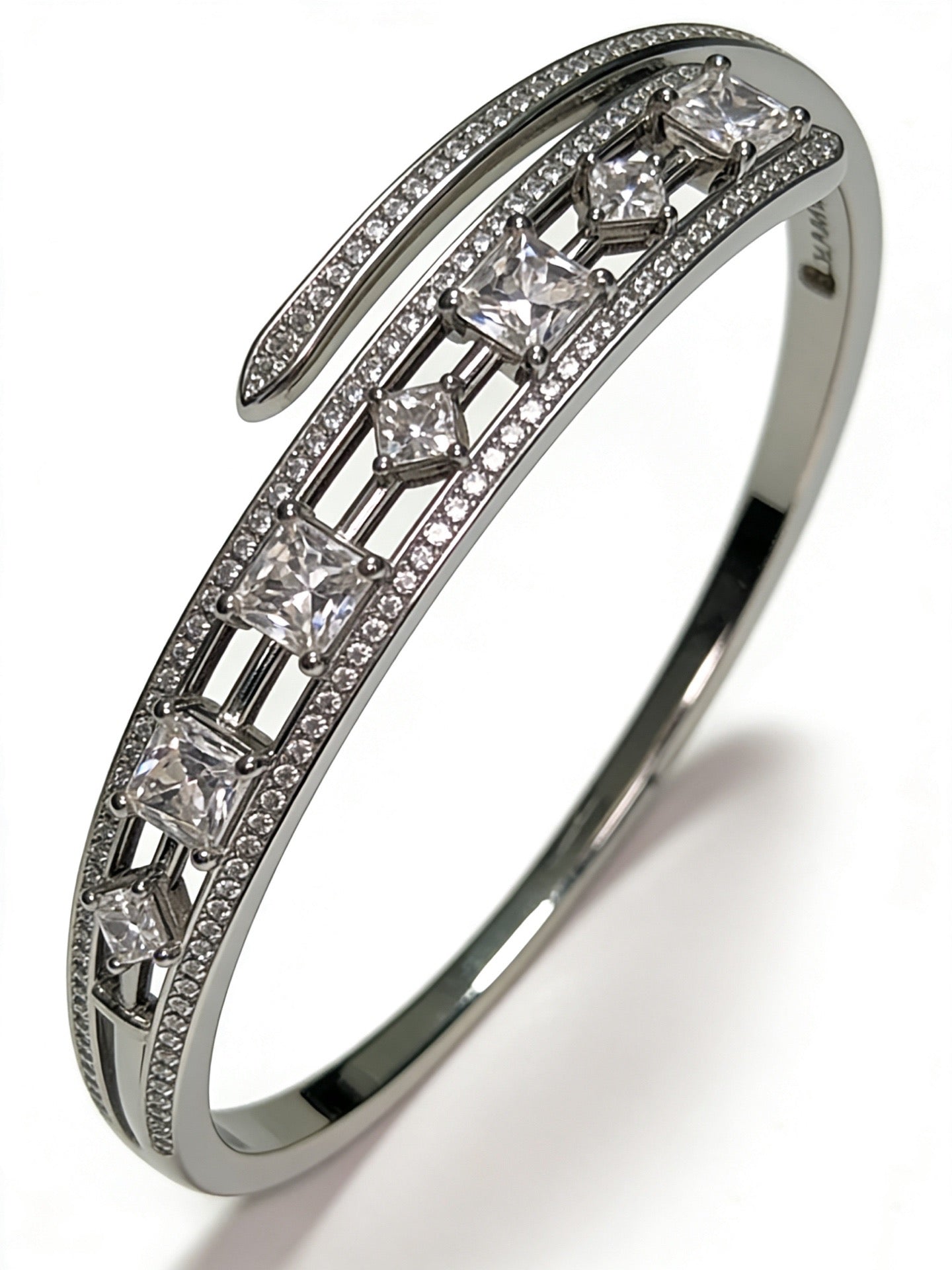 Sculptural Statement Bracelet in Gold-Tone – Design 162 detail view
