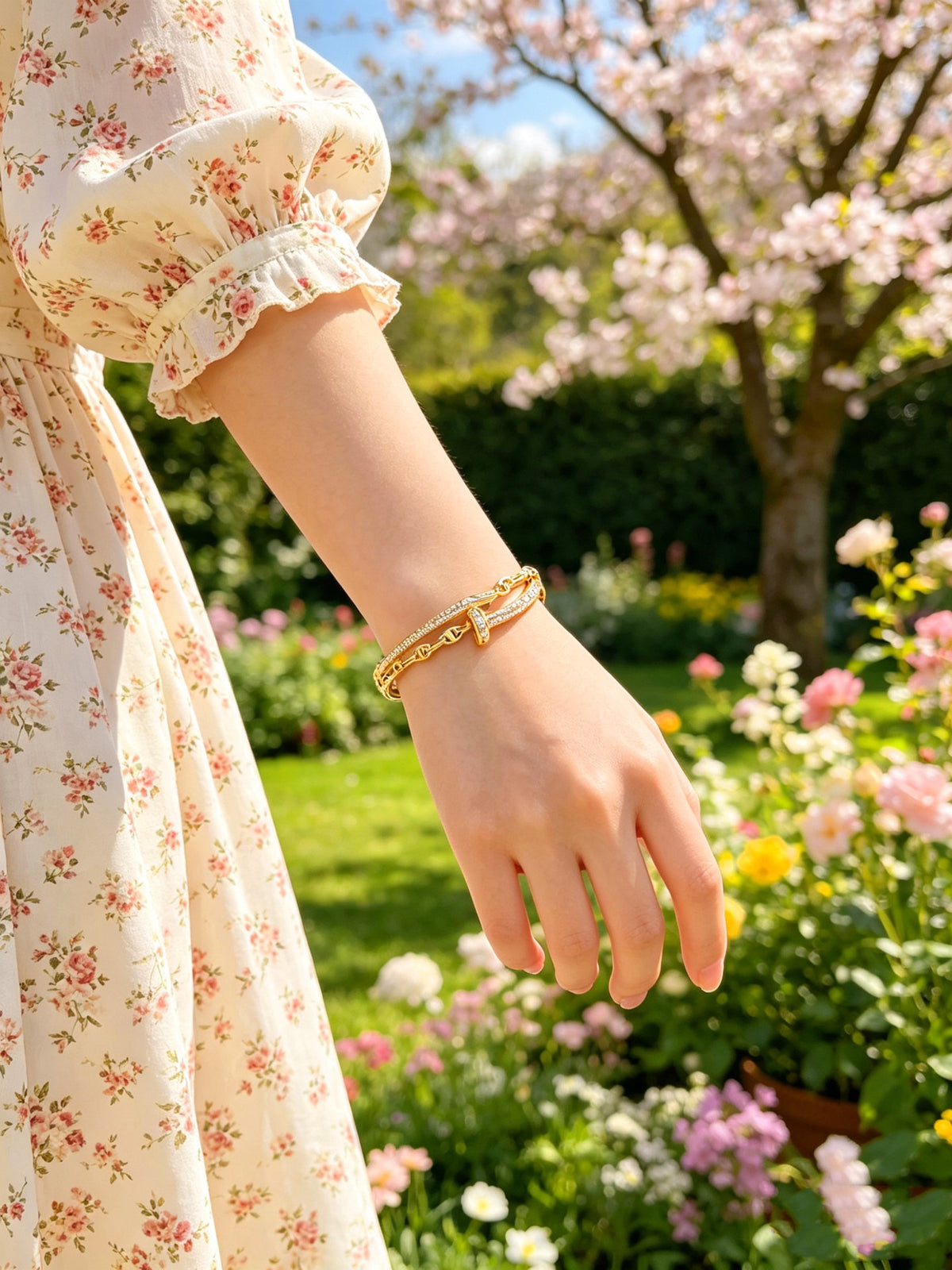 Sculptural Statement Bracelet in Gold-Tone – Design 186 side detail