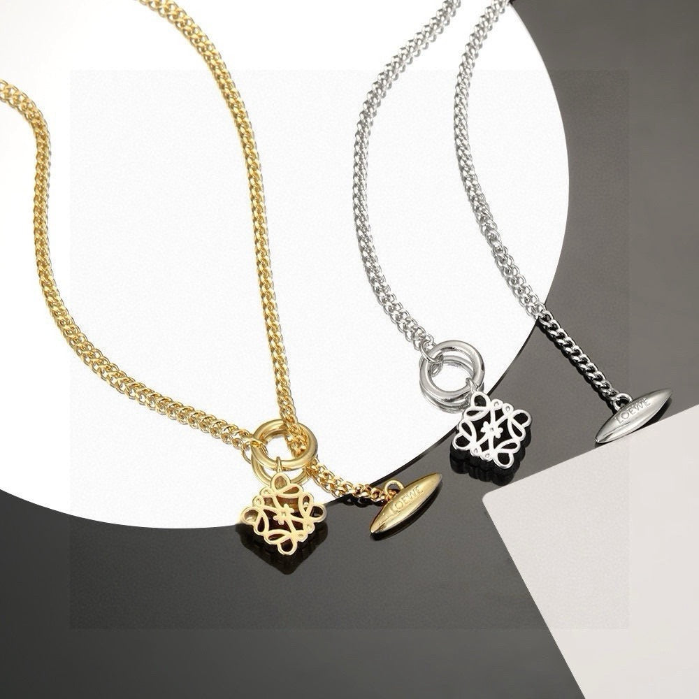 Floral Motif Pendant Necklace in Silver-Tone – Design 01 close-up detail