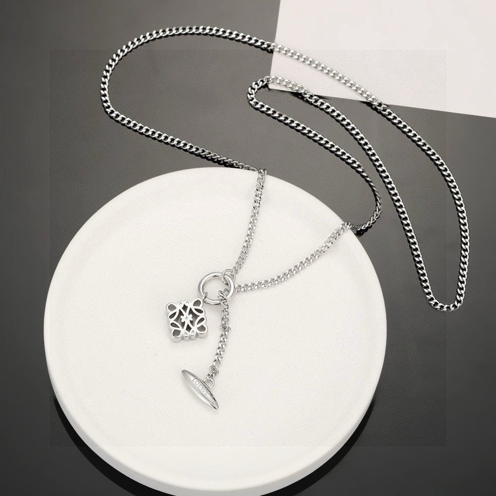Floral Motif Pendant Necklace in Silver-Tone – Design 01 detail view