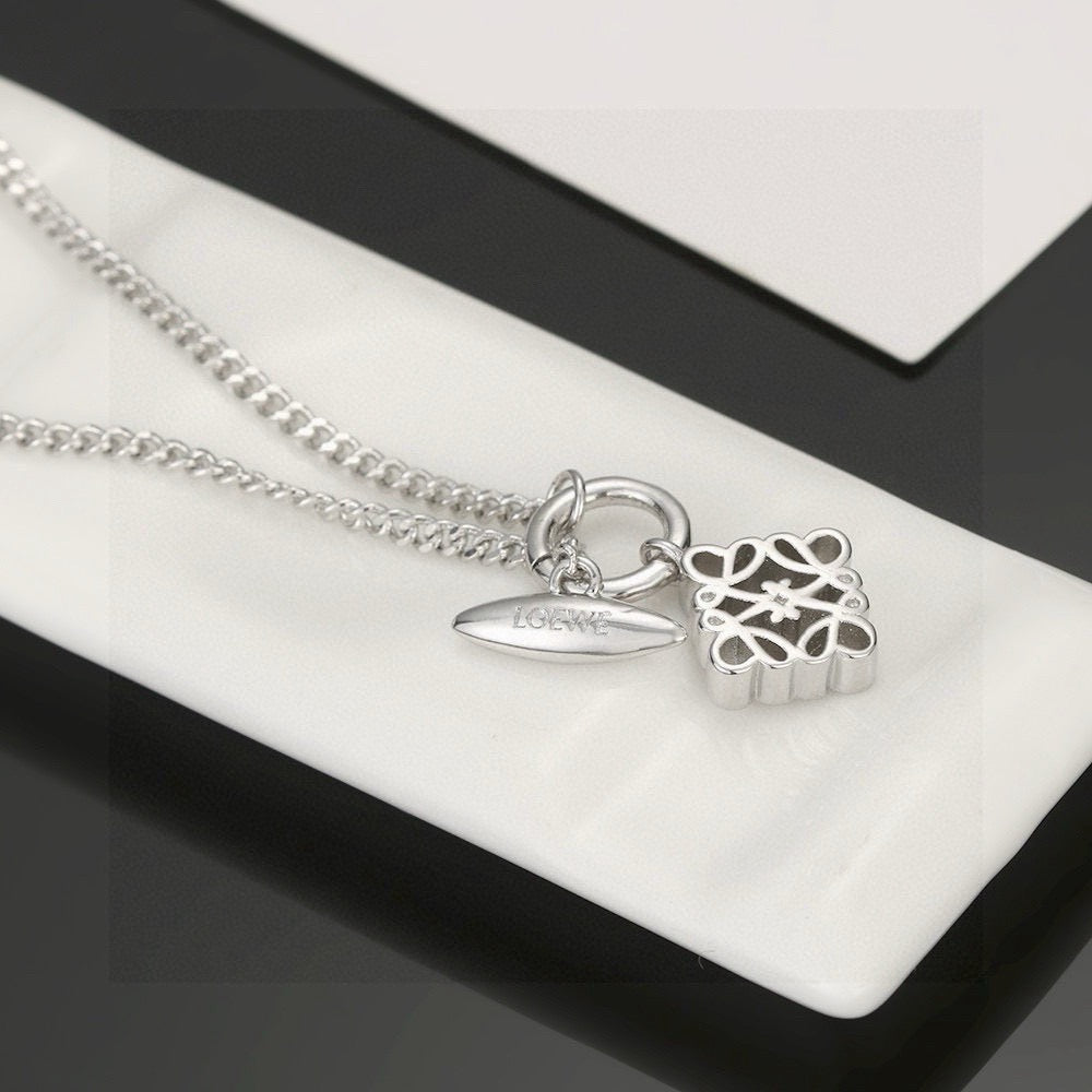 Floral Motif Pendant Necklace in Silver-Tone – Design 02 side detail