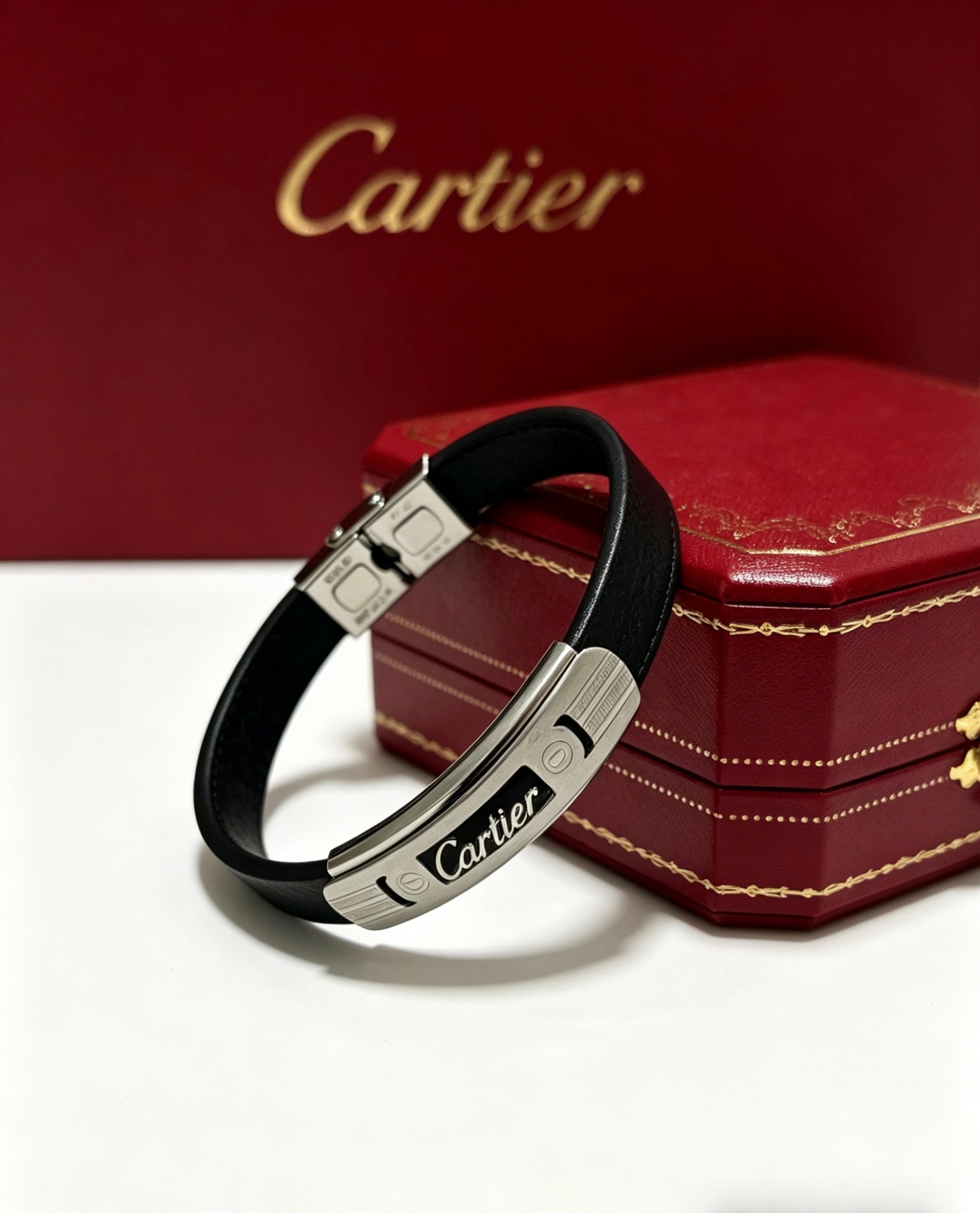 Sculptural Statement Bracelet in Gold-Tone – Design 150 detail view