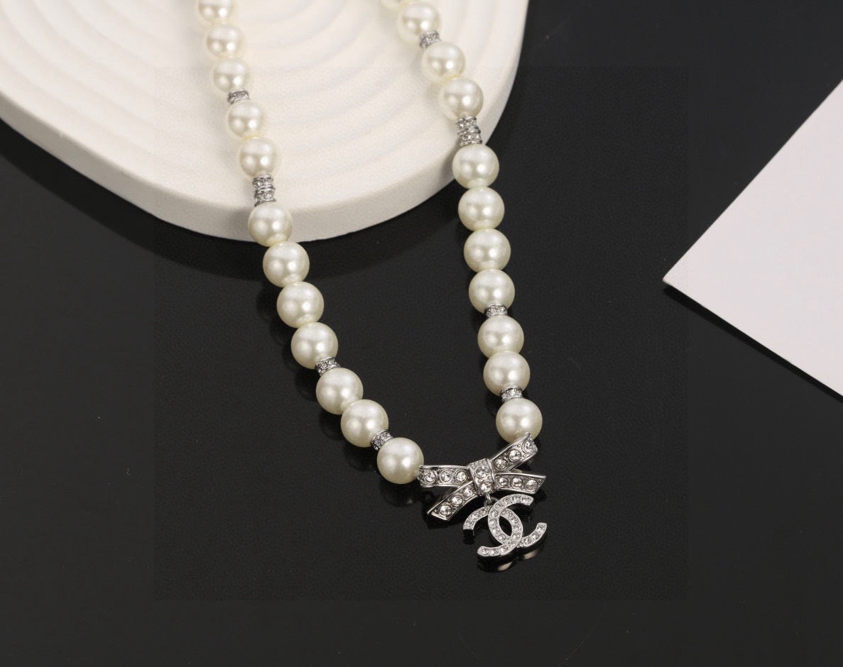 Bow Pearl-Detail Pendant Necklace – Pearl Detail – Design 011 close-up detail