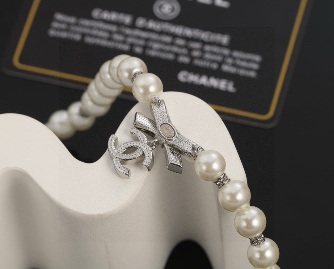 Bow Pearl-Detail Pendant Necklace – Pearl Detail – Design 011 side detail