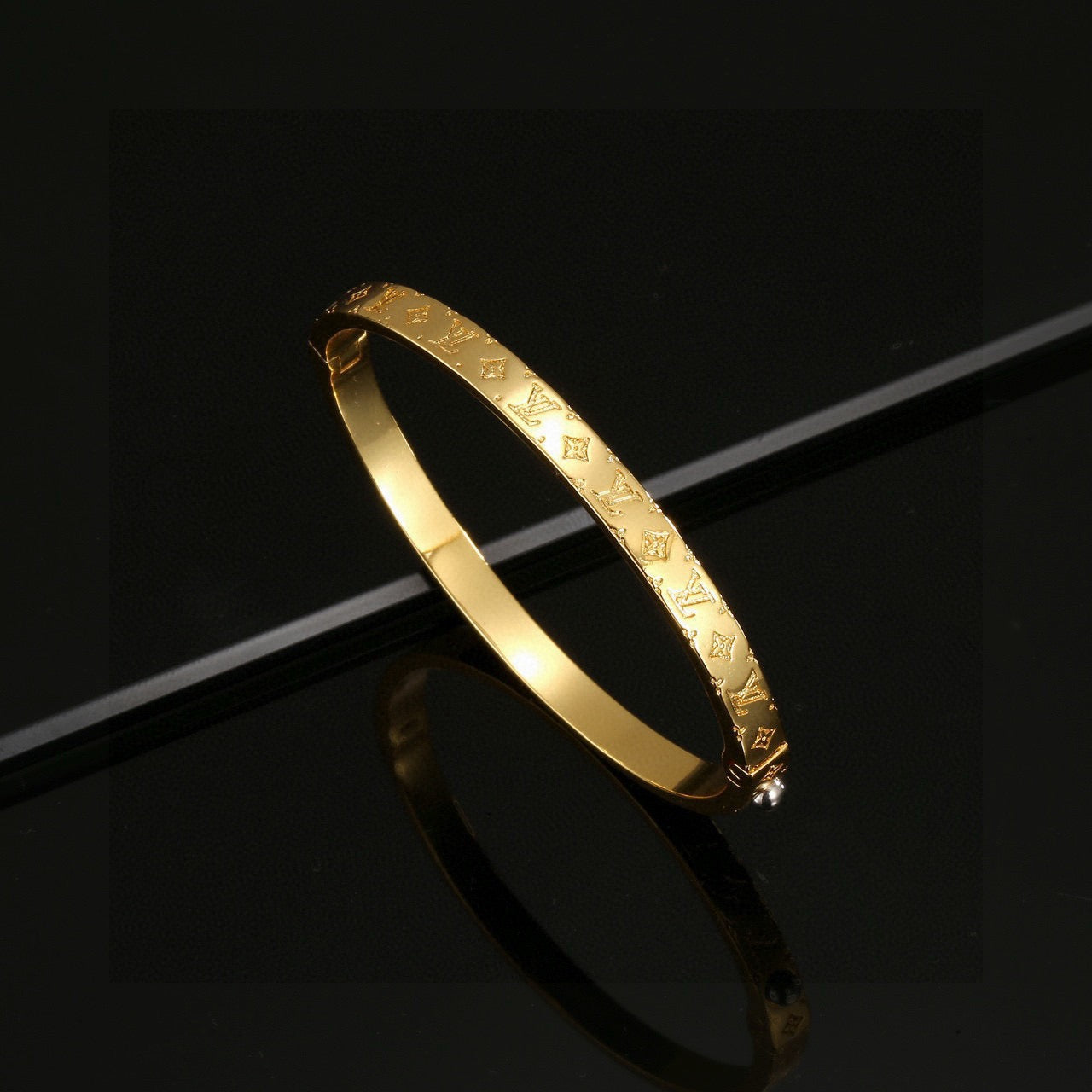 Clover Bangle in Polished Metal-Tone – Clover Detail – Design 007 close-up detail