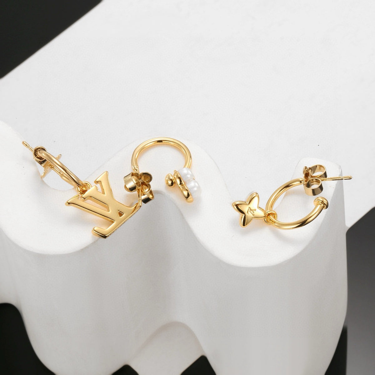Clover Stud Earrings in Polished Metal-Tone – Clover Detail – Design 008 front product view