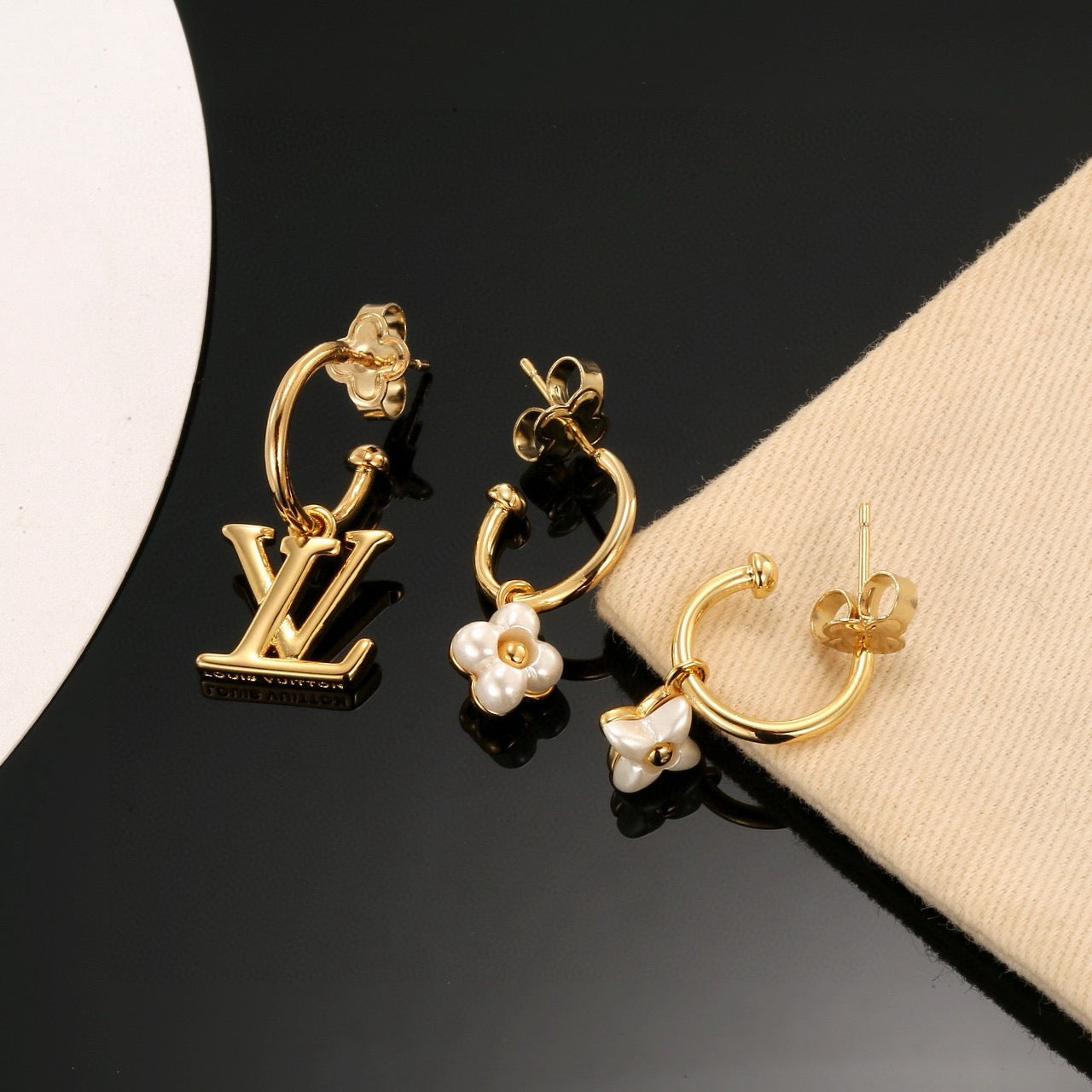 Clover Stud Earrings in Polished Metal-Tone – Clover Detail – Design 008 front product view