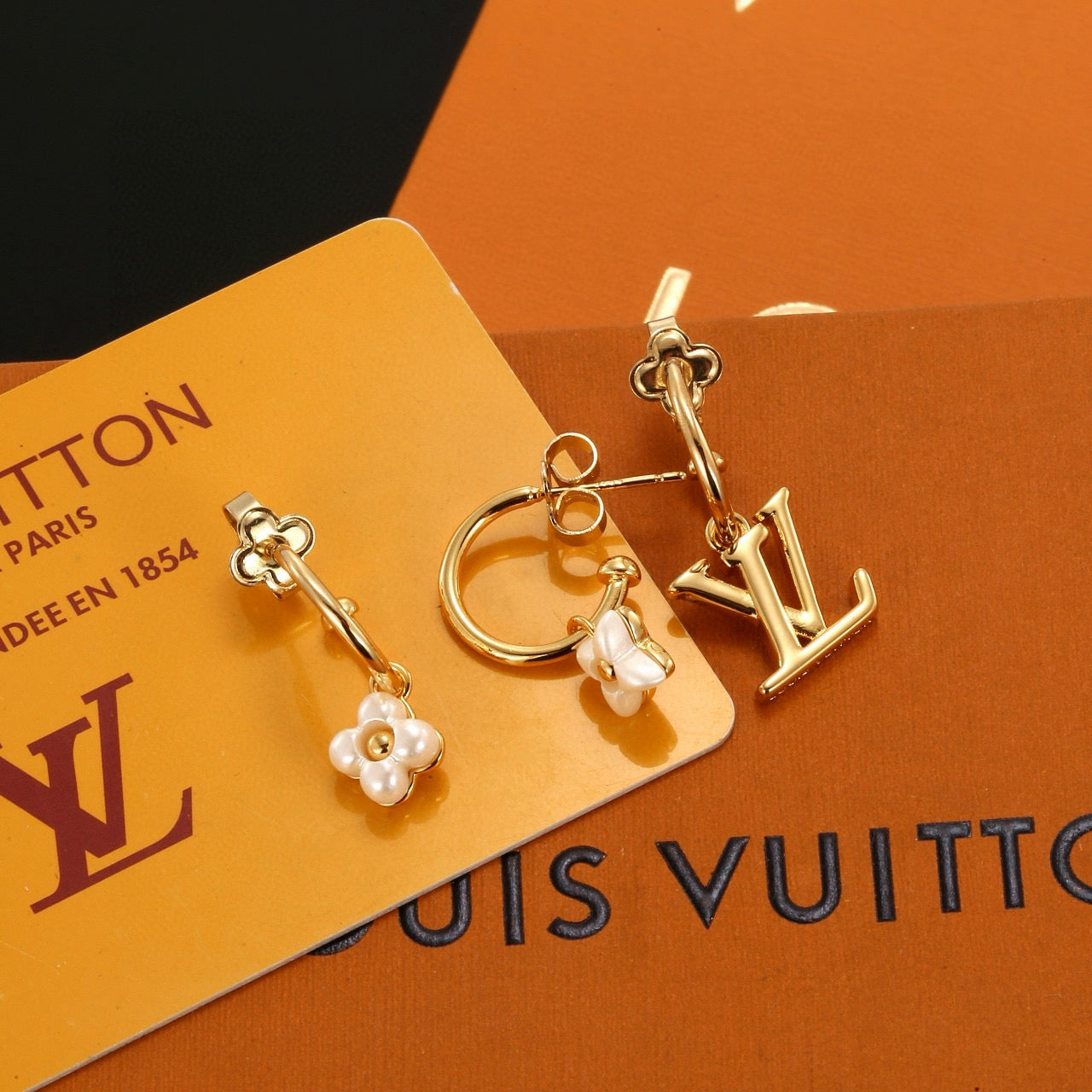 Clover Stud Earrings in Polished Metal-Tone – Clover Detail – Design 016 main product view