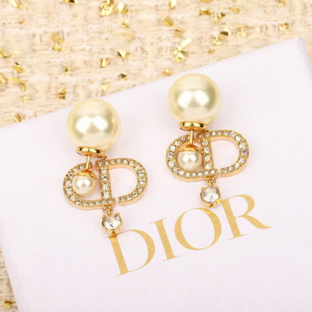 Pearl-Style Motif Stud Earrings in Polished Metal-Tone with Pearl-Style Detail – Design 014 main product view