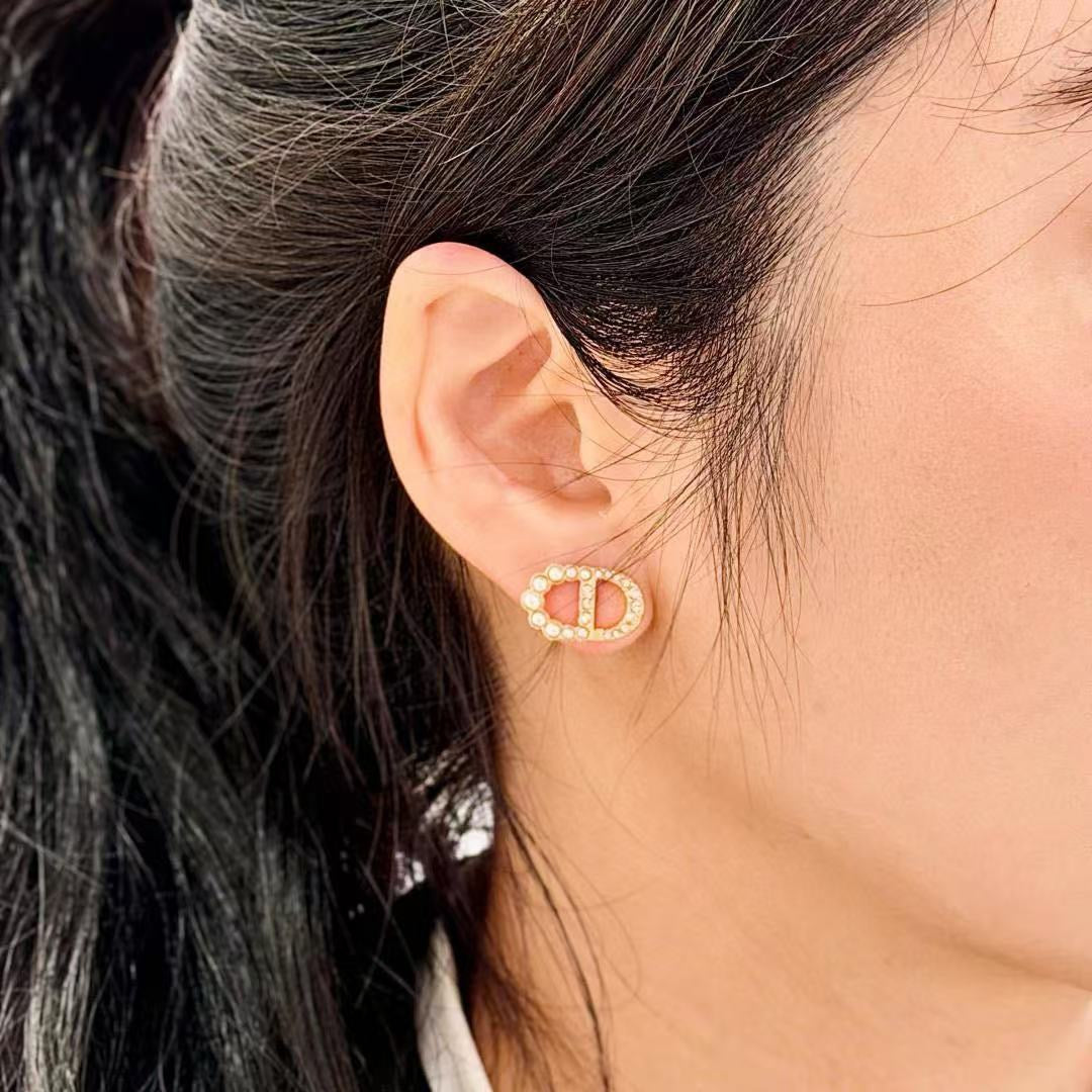 Pearl-Style Motif Stud Earrings in Polished Metal-Tone with Pearl-Style Detail – Design 022 side detail