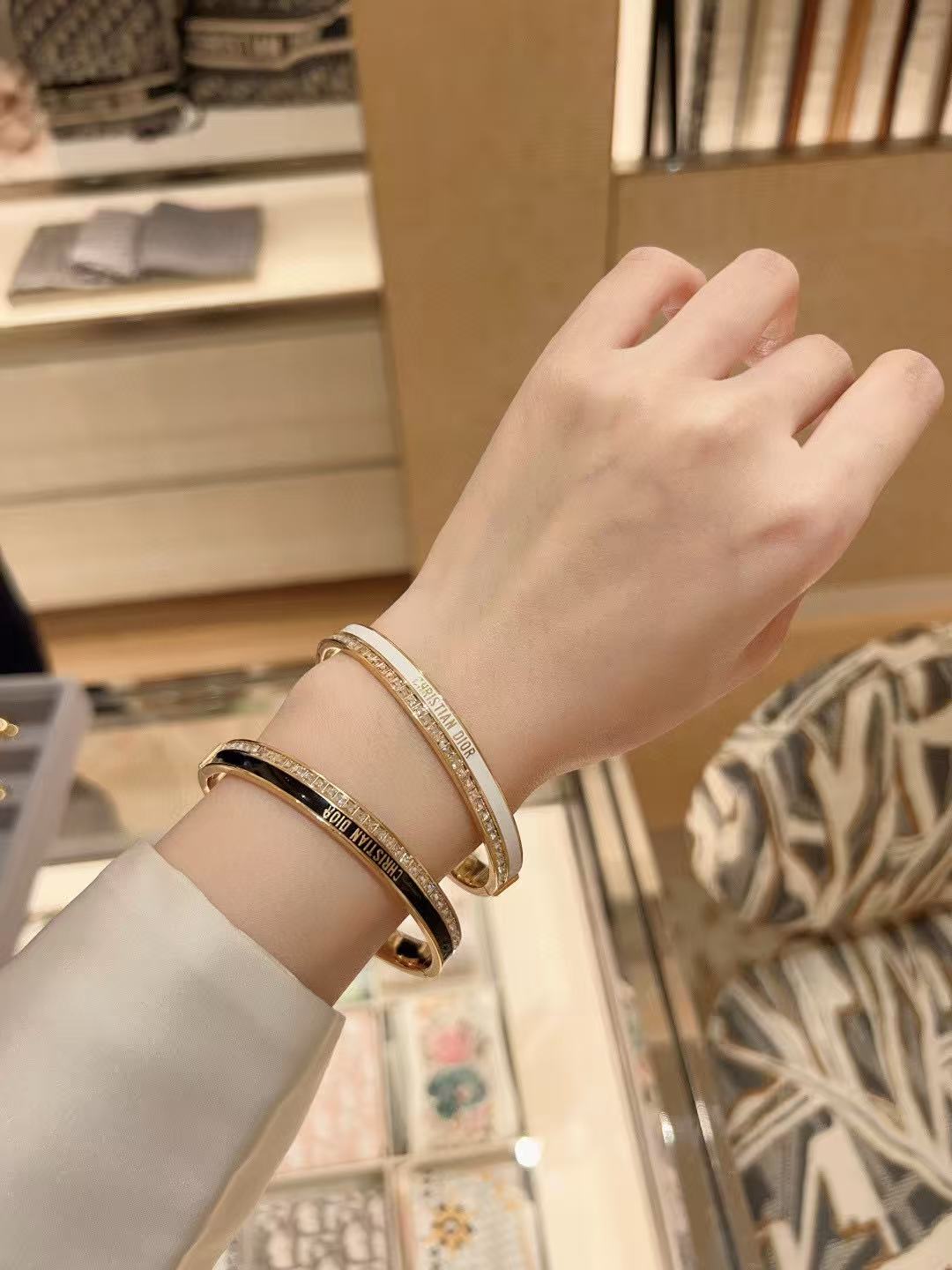 Graphic Letter Motif Statement Bracelet in Silver-Tone – Design 004 detail view