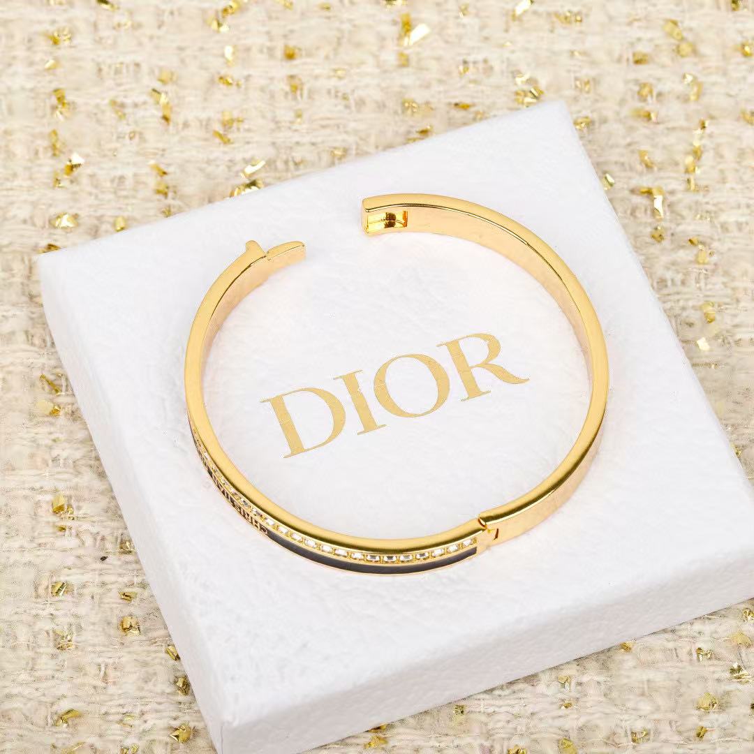 Graphic Letter Motif Statement Bracelet in Silver-Tone – Design 004 close-up detail