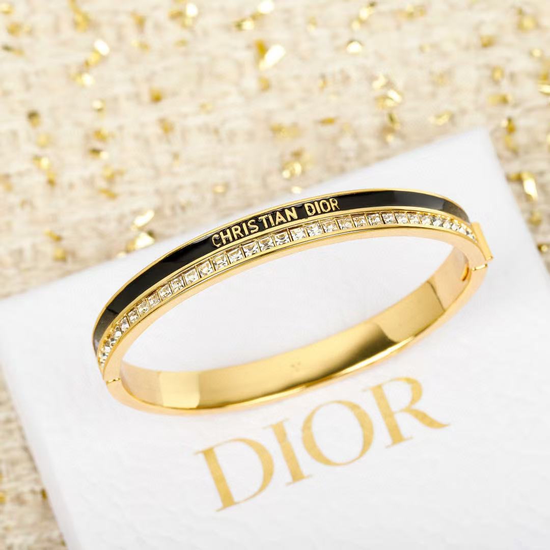 Graphic Letter Motif Statement Bracelet in Silver-Tone – Design 004 side detail