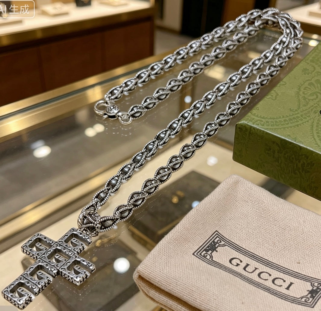 Double-G Emblem Pendant Necklace in Silver-Tone – Vintage Detail – Design 022 detail view
