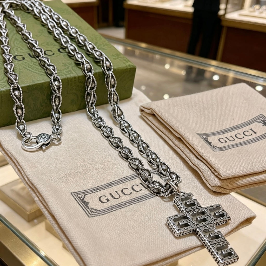 Double-G Emblem Pendant Necklace in Silver-Tone – Vintage Detail – Design 050 main product view