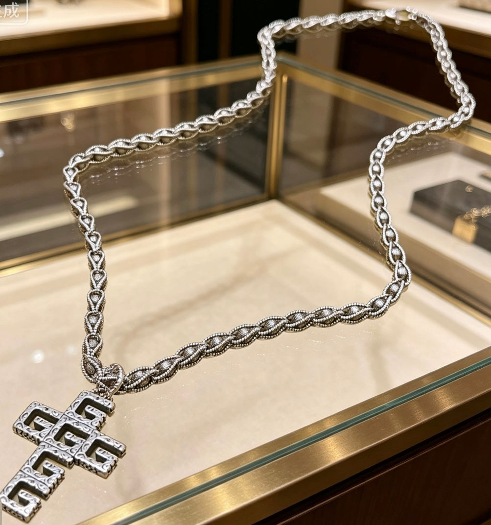 Double-G Emblem Pendant Necklace in Silver-Tone – Vintage Detail – Design 050 front product view