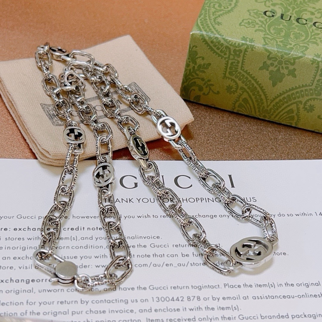 Chain Pendant Necklace in Polished Metal-Tone – Design 007 close-up detail