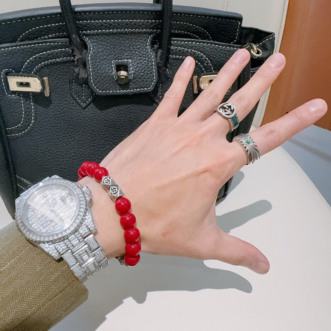 Double-G Emblem Bracelet in Polished Metal-Tone – Design 025 detail view