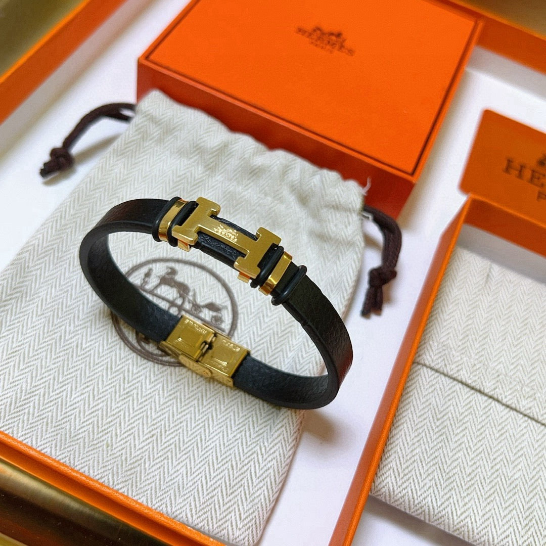 Horse Bangle in Polished Metal-Tone – Design 013 side detail