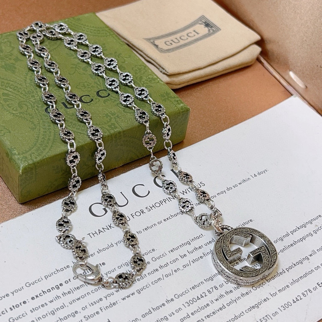Double-G Emblem Pendant Necklace in Polished Metal-Tone – Vintage Detail – Design 059 side detail