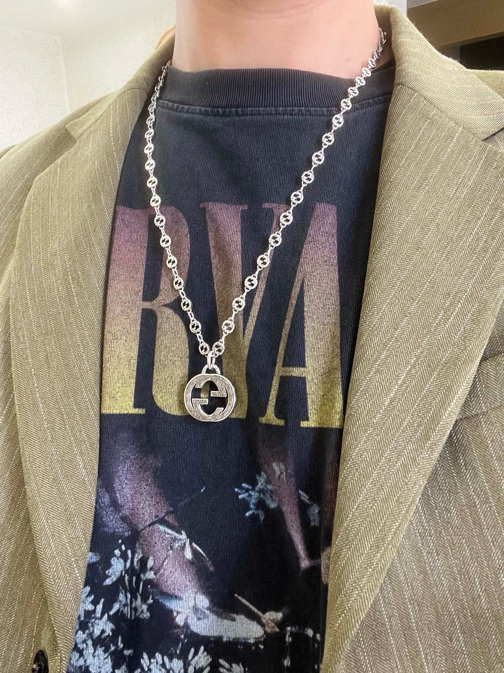 Double-G Emblem Pendant Necklace in Polished Metal-Tone – Vintage Detail – Design 059 detail view
