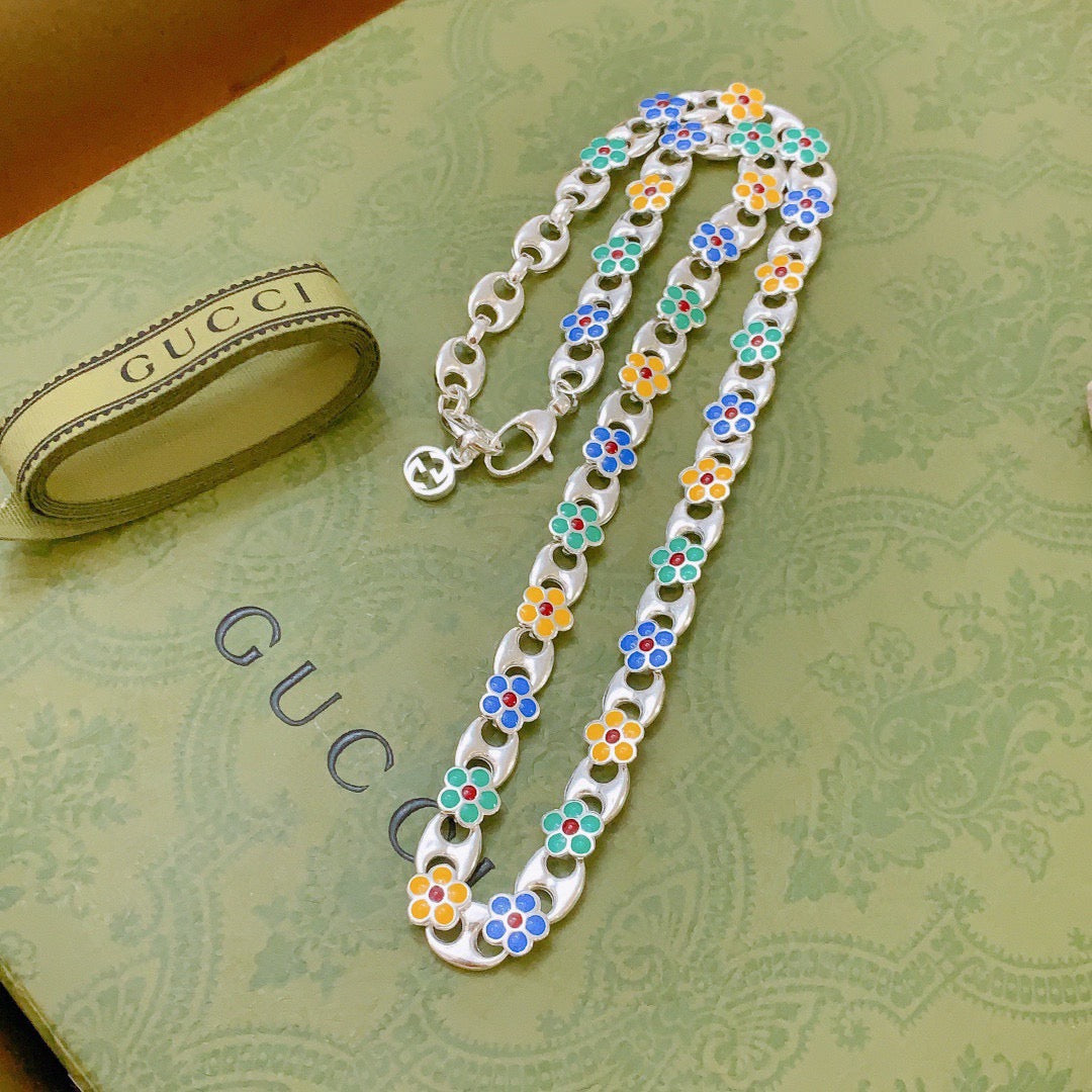 Double-G Emblem Pendant Necklace in Polished Metal-Tone – Design 095 detail view