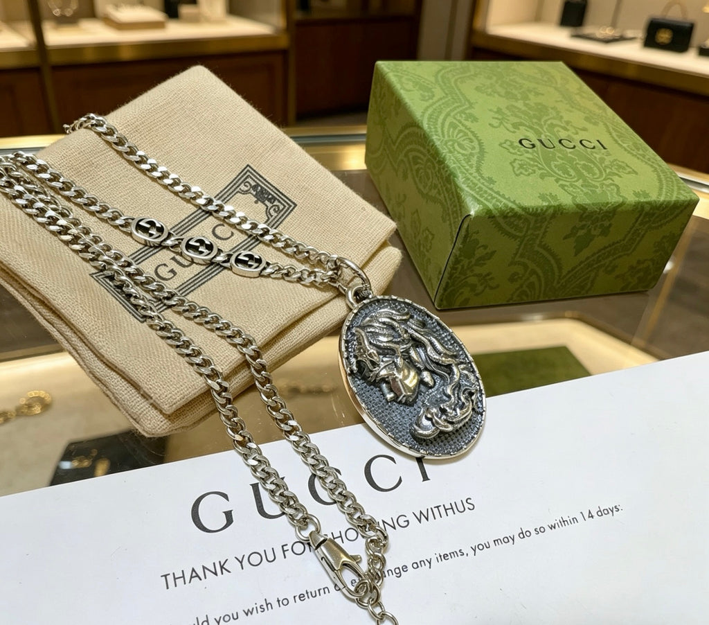 Double-G Emblem Pendant Necklace in Silver-Tone – Vintage Detail – Design 054 main product view