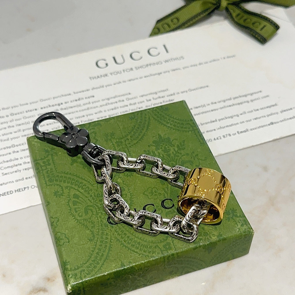 Double-G Emblem Keychain in Polished Metal-Tone – Design 054 detail view