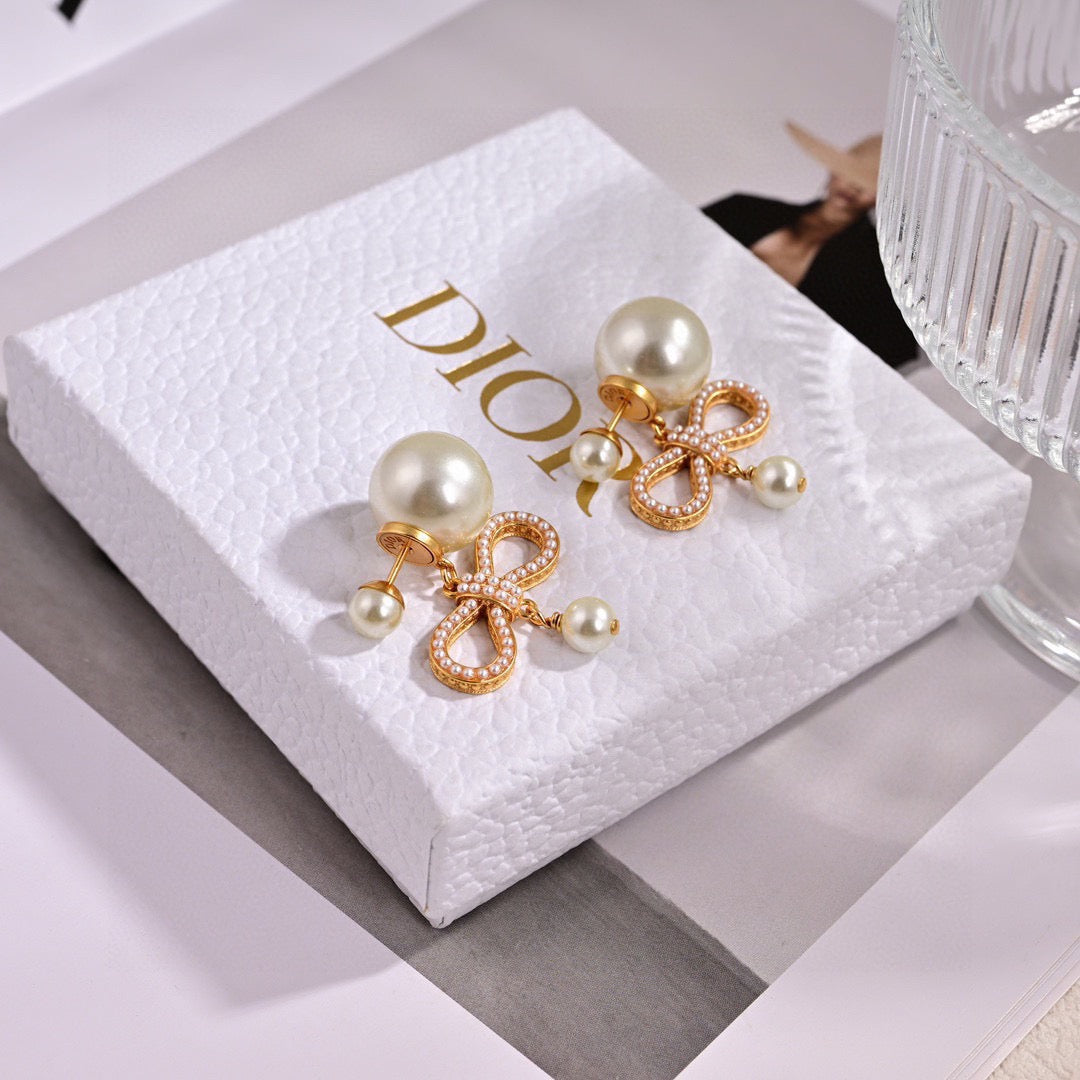 Graphic Letter Motif Statement Earrings in Polished Metal-Tone – Design 045 detail view