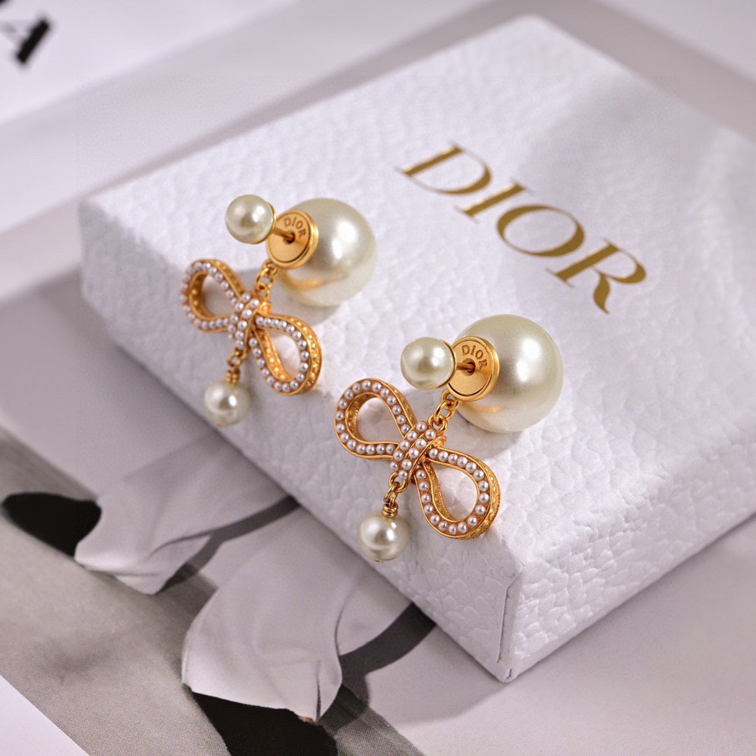 Graphic Letter Motif Statement Earrings in Polished Metal-Tone – Design 045 side detail