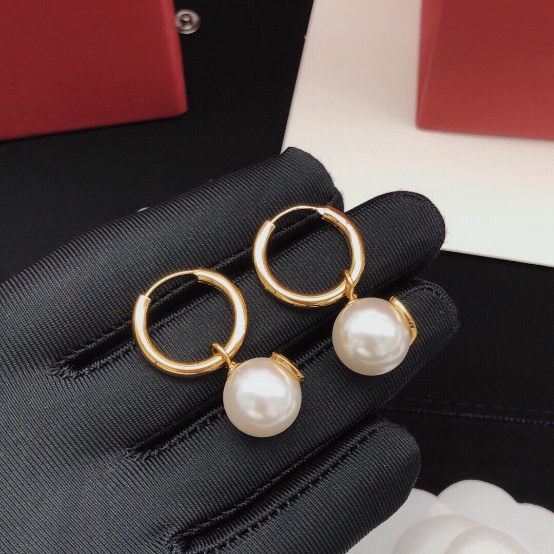 Signature Emblem Pearl-Detail Drop Earrings – Design 01 side detail