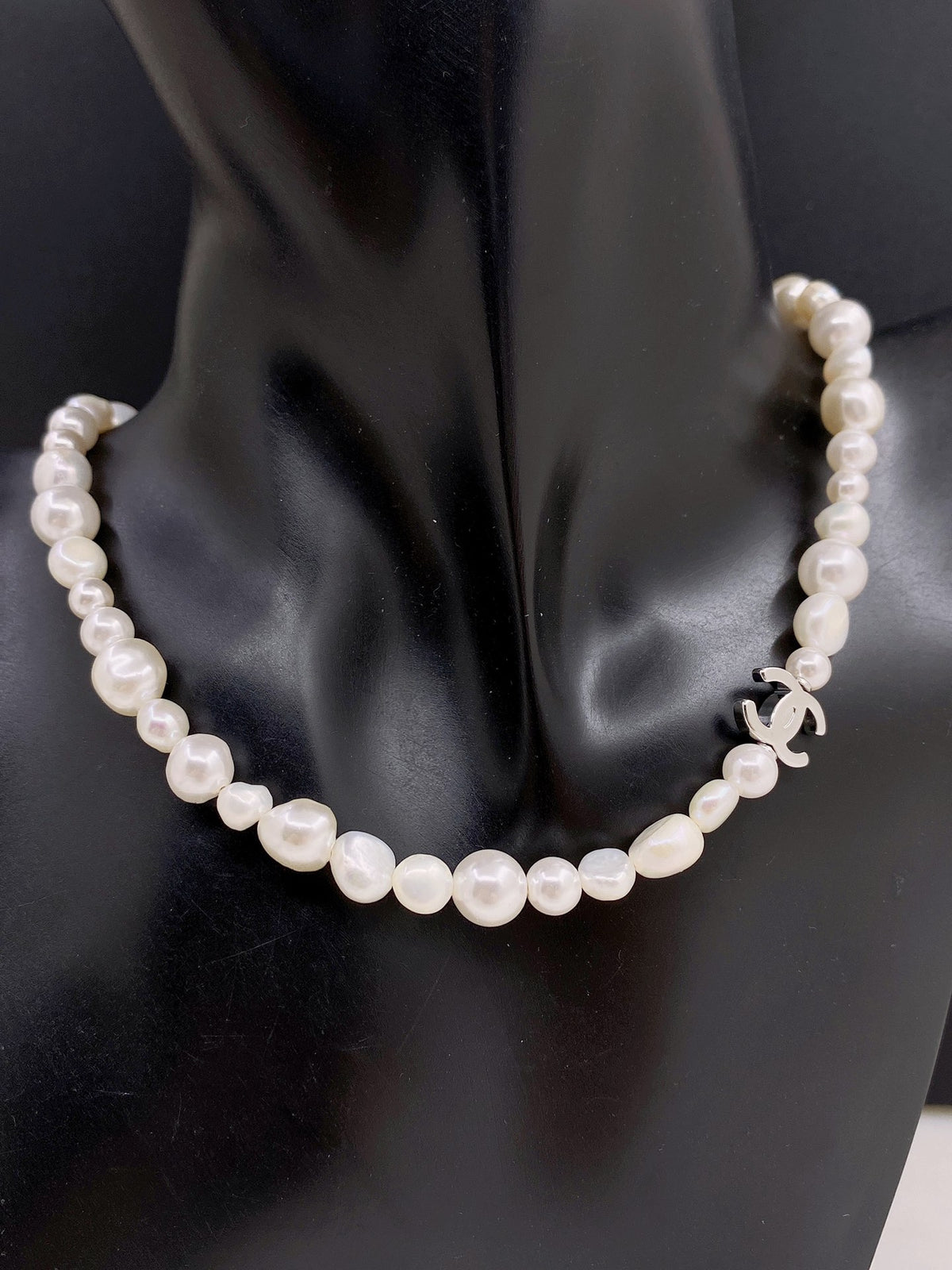 Pearl Pearl-Detail Pendant Necklace – Pearl Detail – Design 056 front product view