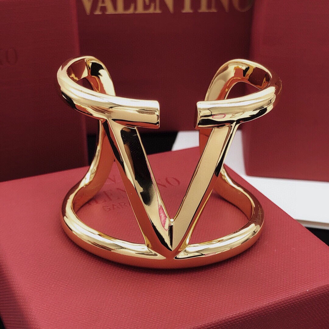 Signature Emblem Cuff Bracelet in Gold-Tone – Design 04 detail view