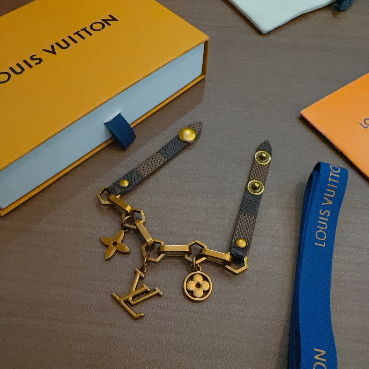 Geometric Emblem Leather-Detail Bracelet – Leather Detail – Design 017 close-up detail