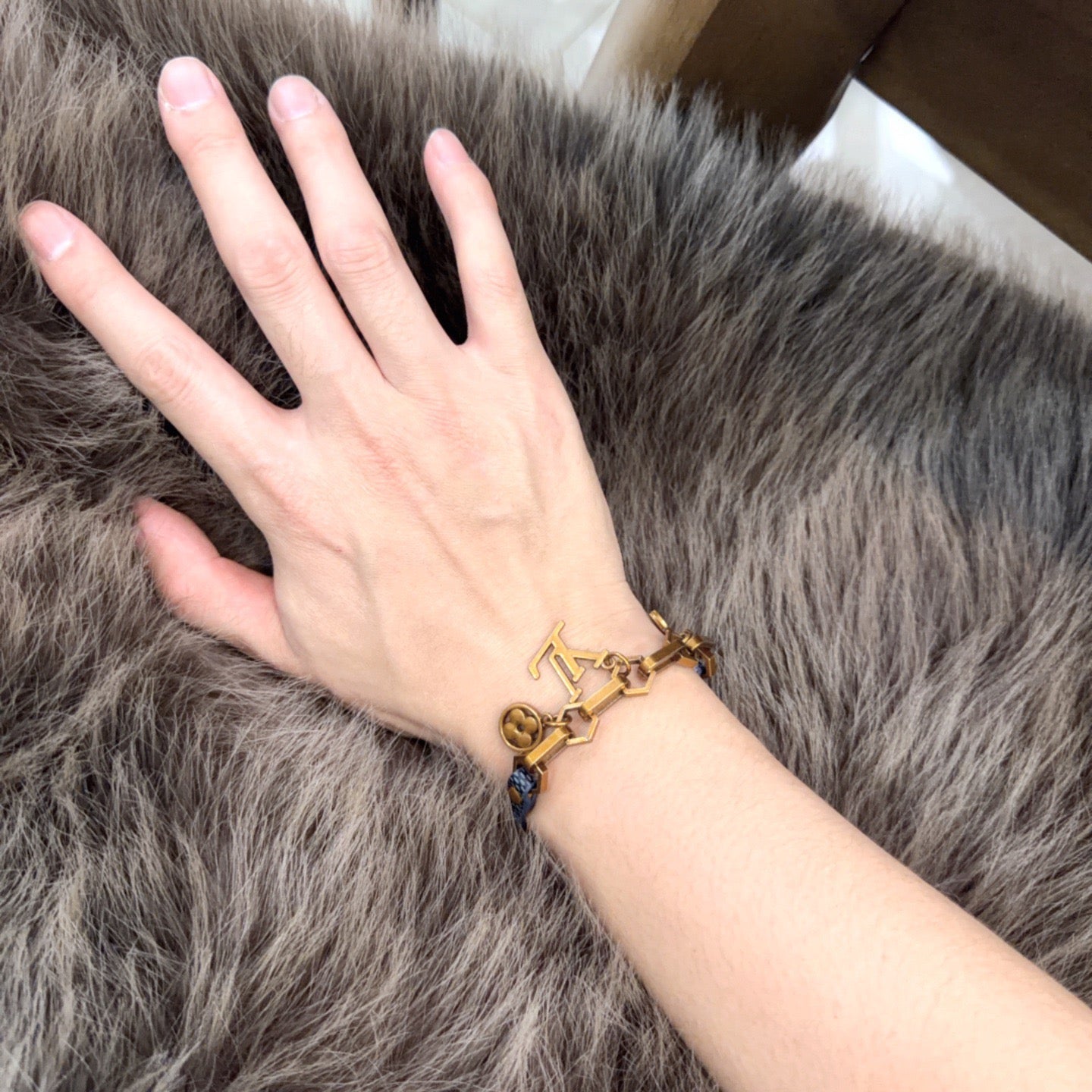 Geometric Emblem Leather-Detail Bracelet – Leather Detail – Design 017 detail view