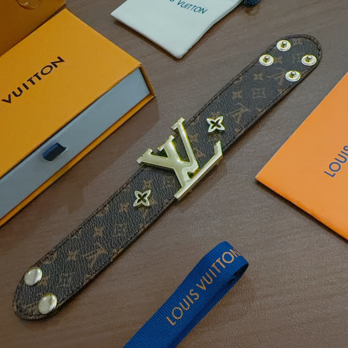 Geometric Emblem Leather-Detail Bracelet – Leather Detail – Design 015 close-up detail