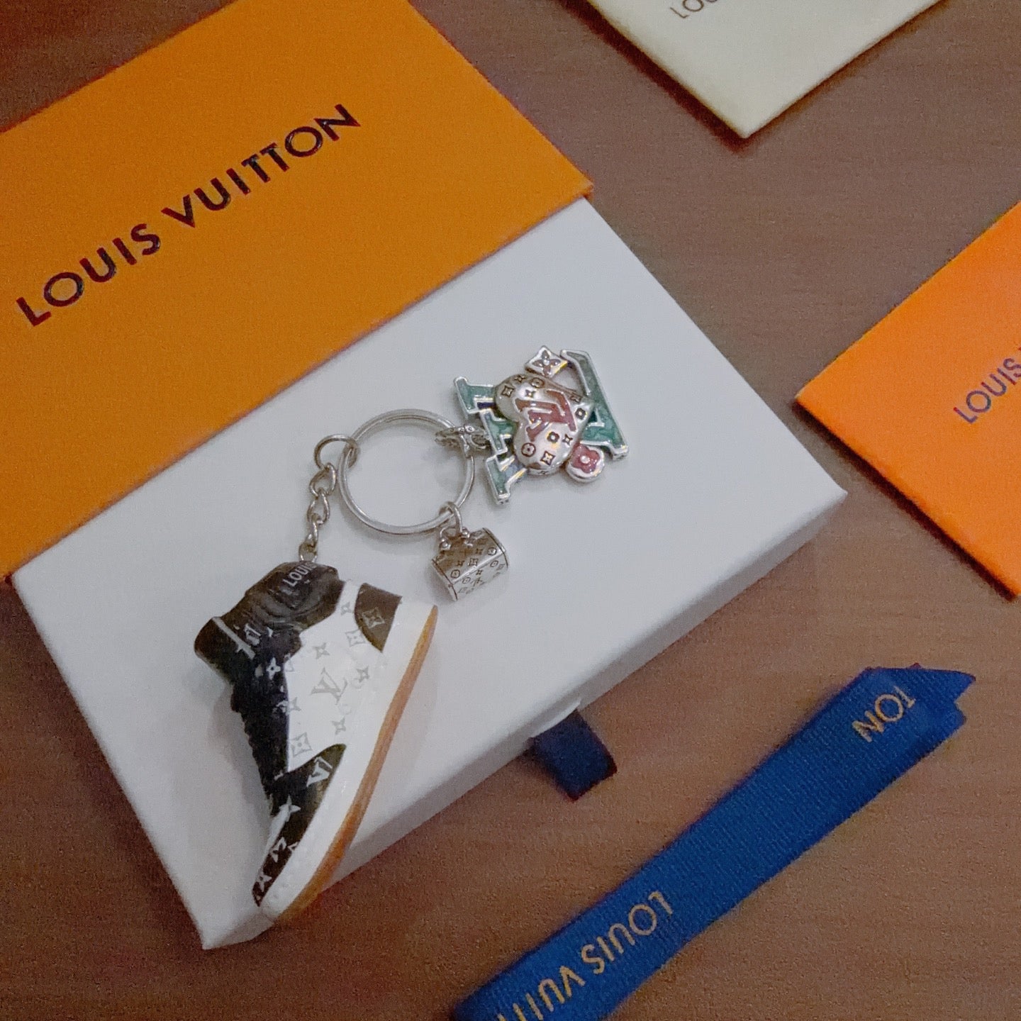 Bag Motif Keychain – Bag Detail – Design 105 styled product view