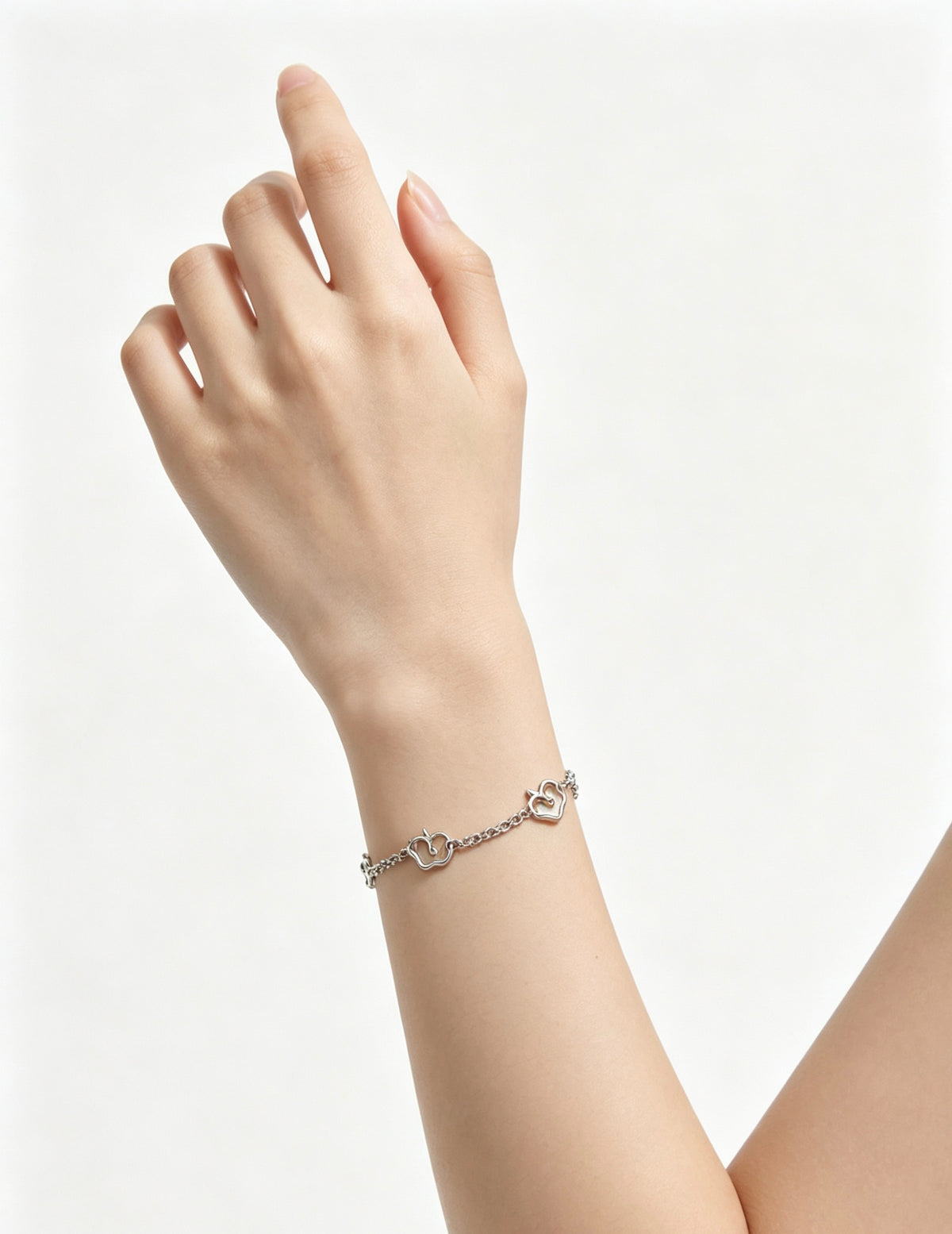 Signature Motif Bracelet in Silver-Tone – Vintage Detail – Design 84 side detail