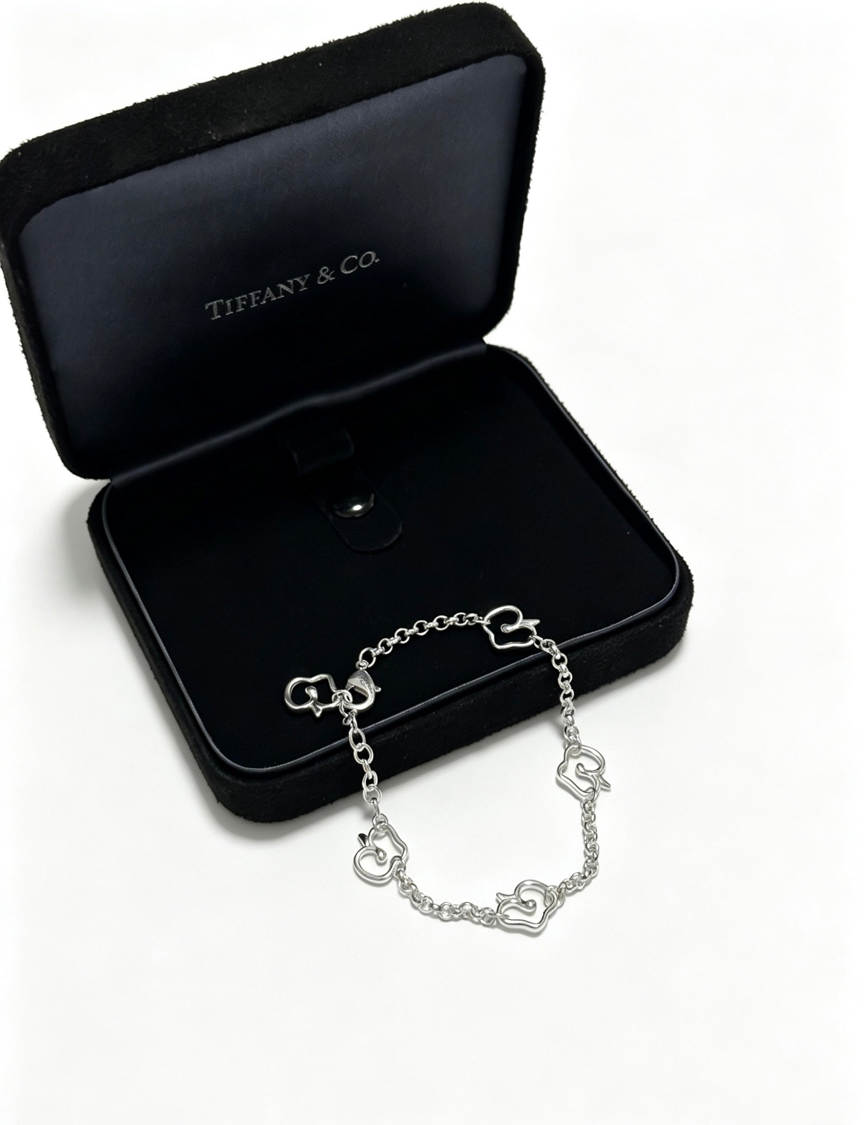 Signature Motif Bracelet in Silver-Tone – Vintage Detail – Design 84 detail view